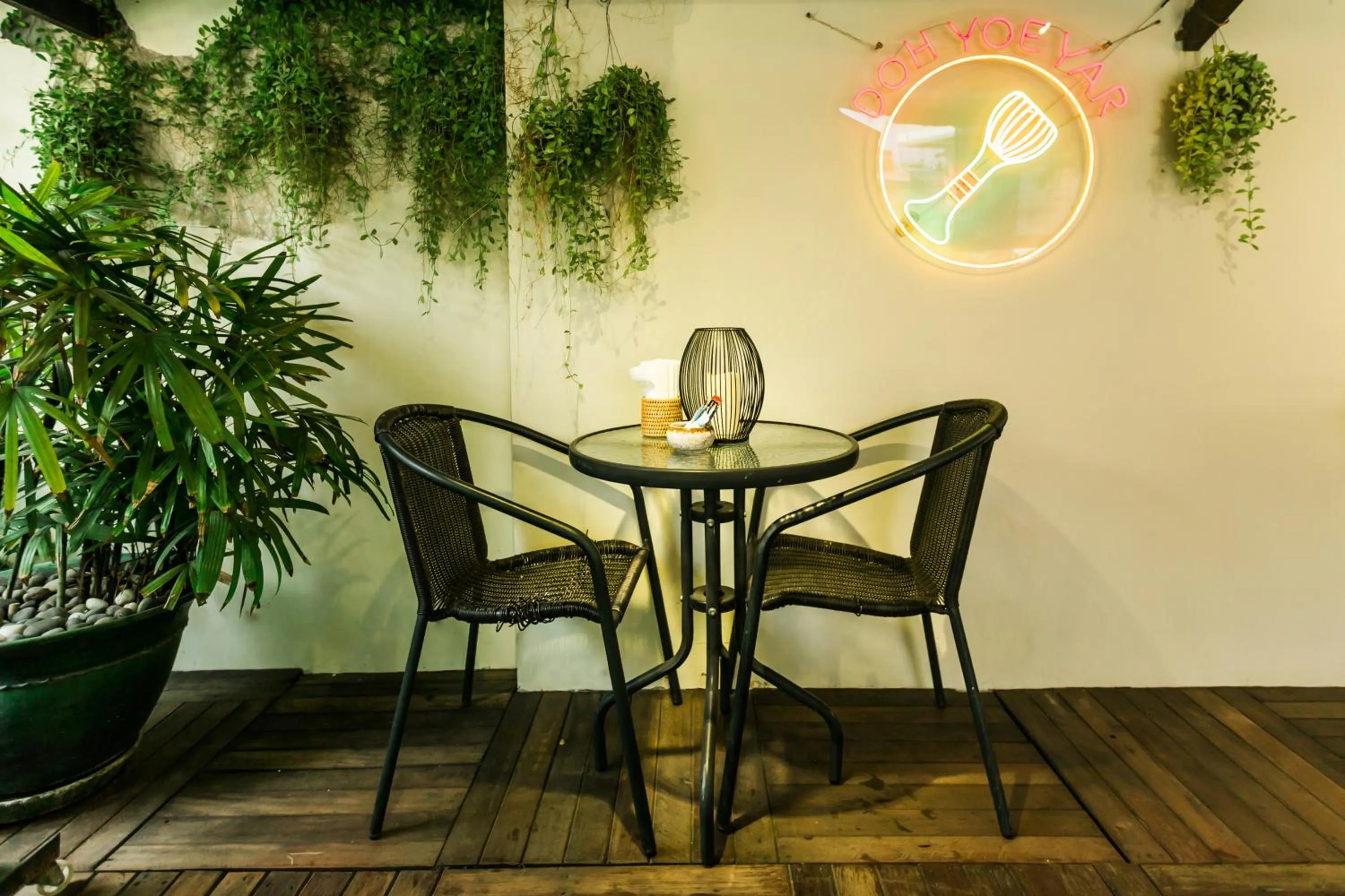 Food and drinks in Ambassador Hill