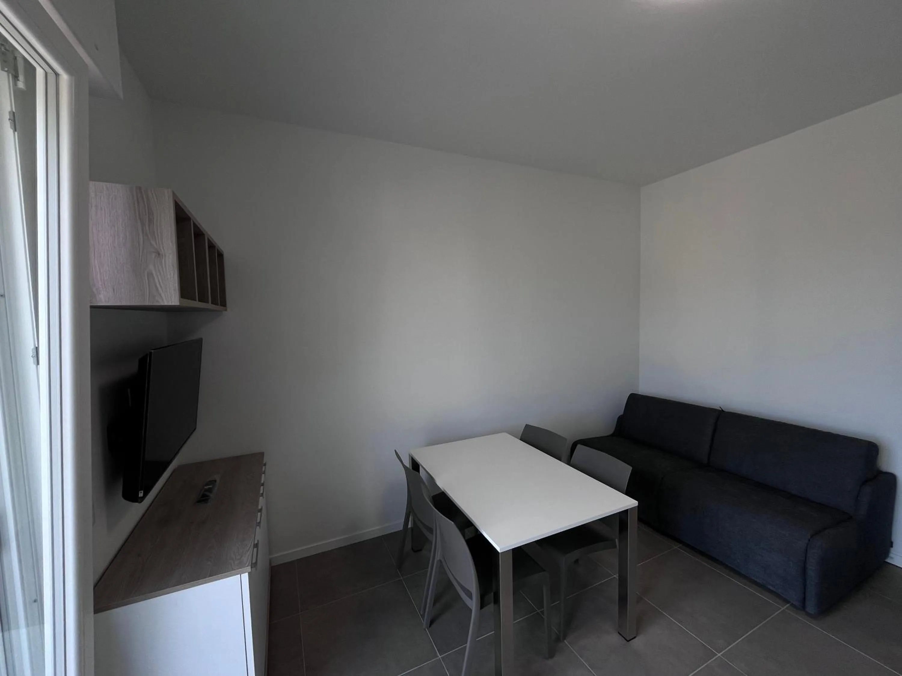 Dining area in Dealuna Motel