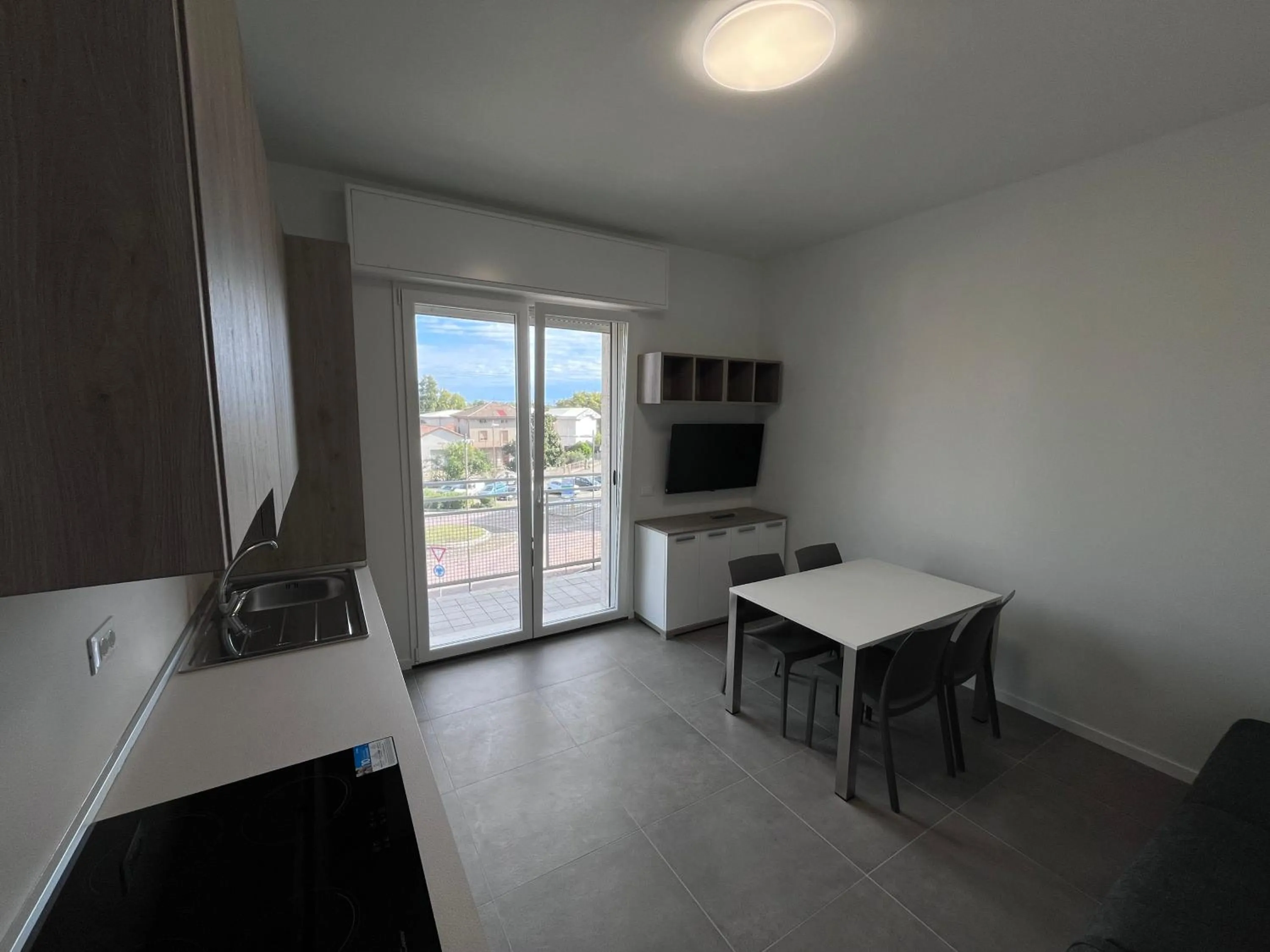 TV and multimedia in Dealuna Motel