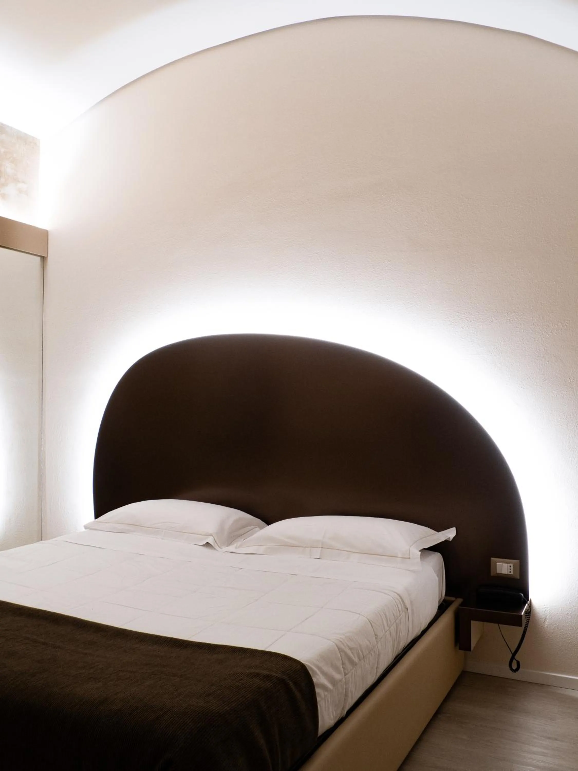 Bed in Dealuna Motel