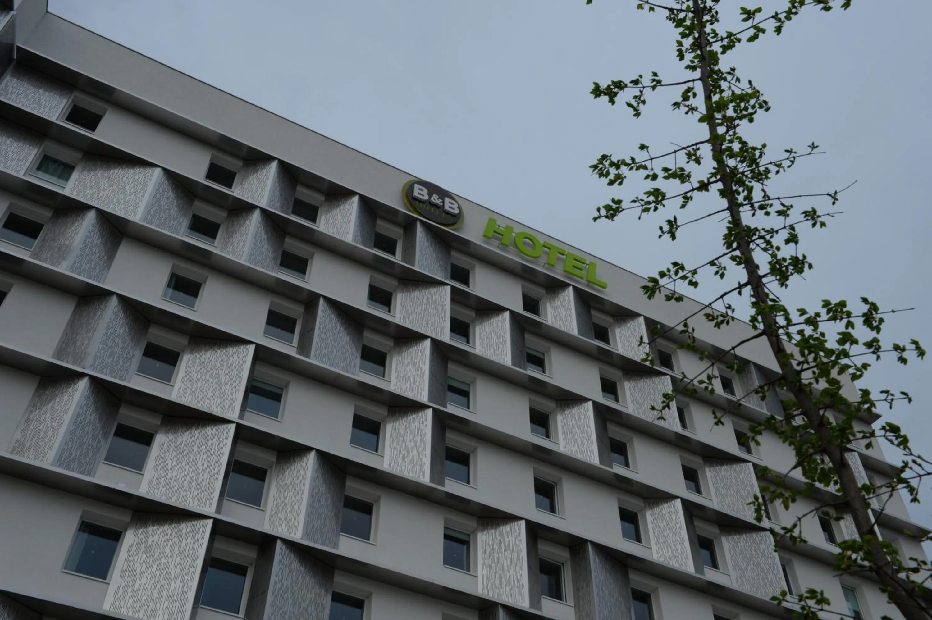 Facade/entrance in B&B HOTEL Marseille Prado Vélodrome