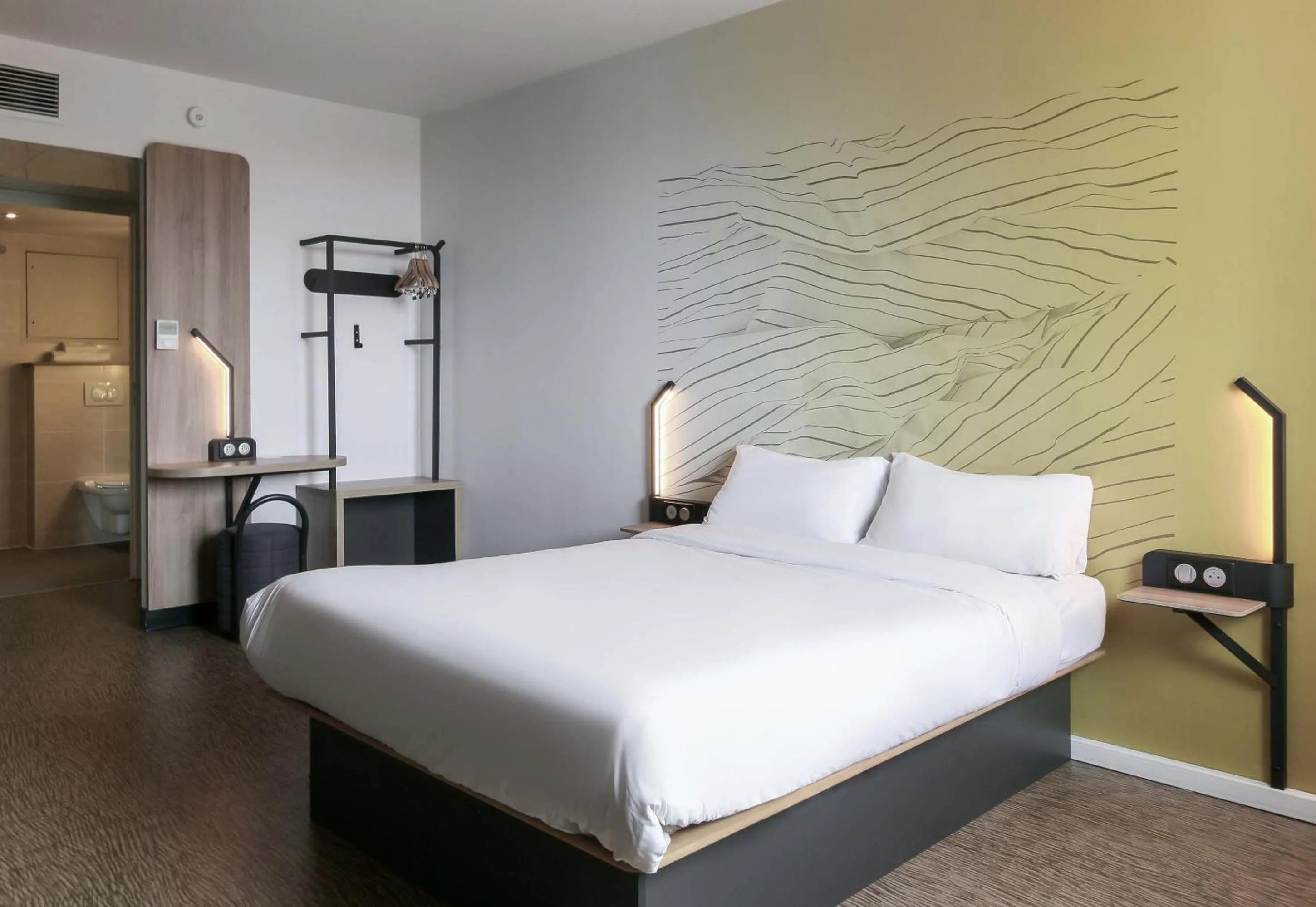 Photo of the whole room, Bed in B&B HOTEL Marseille Prado Vélodrome