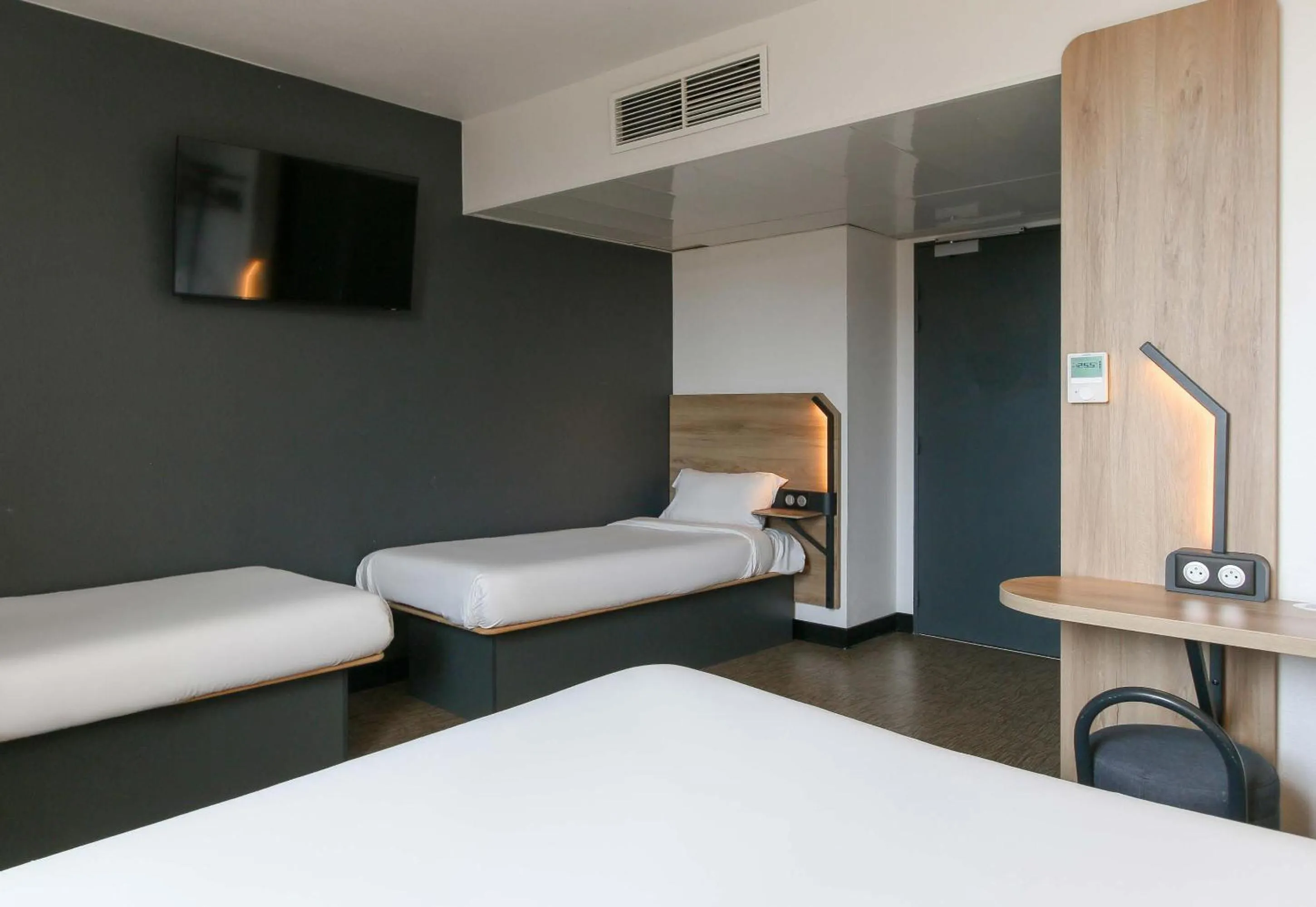 Photo of the whole room, Bed in B&B HOTEL Marseille Prado Vélodrome