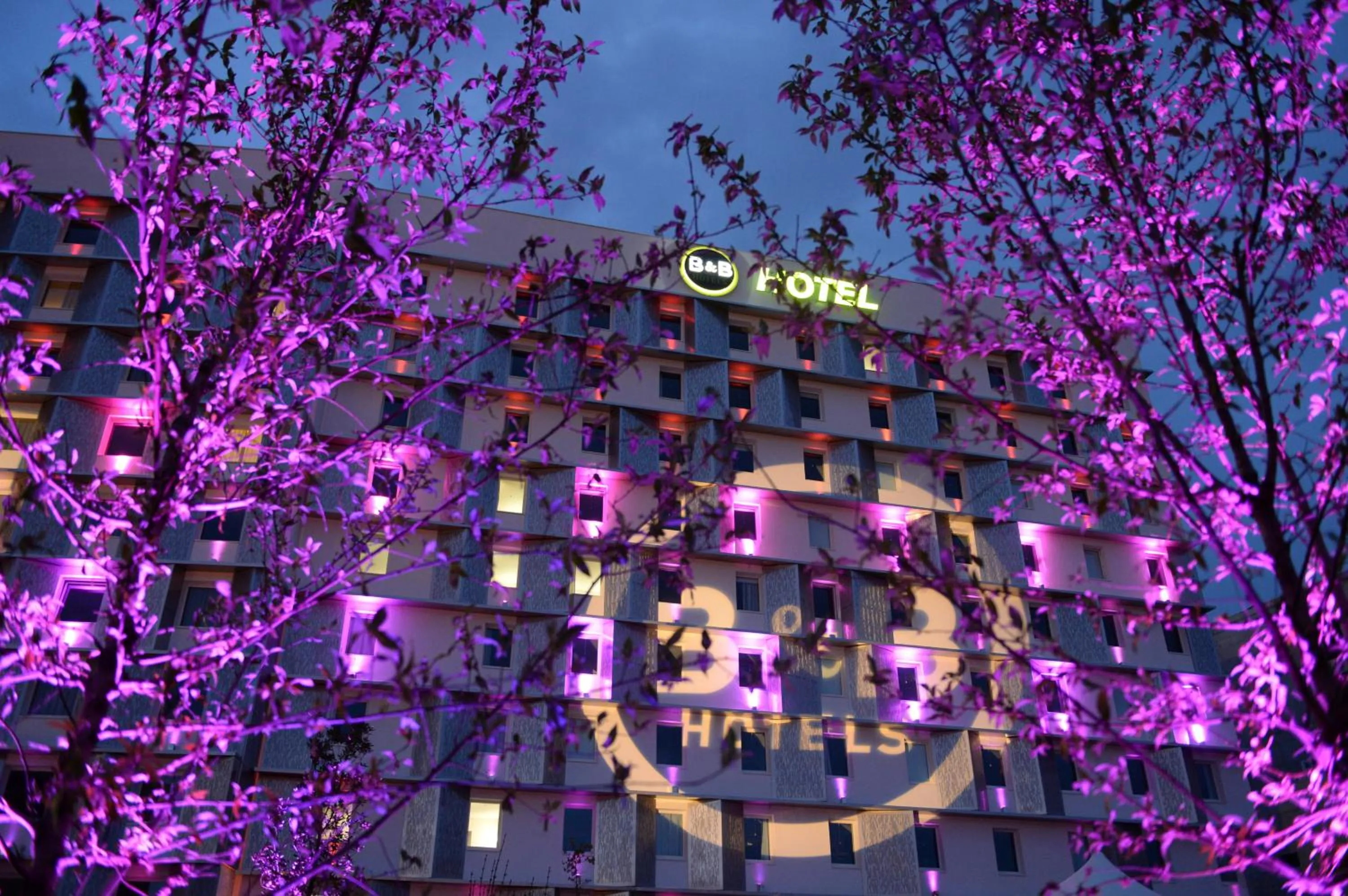 Facade/entrance in B&B HOTEL Marseille Prado Vélodrome