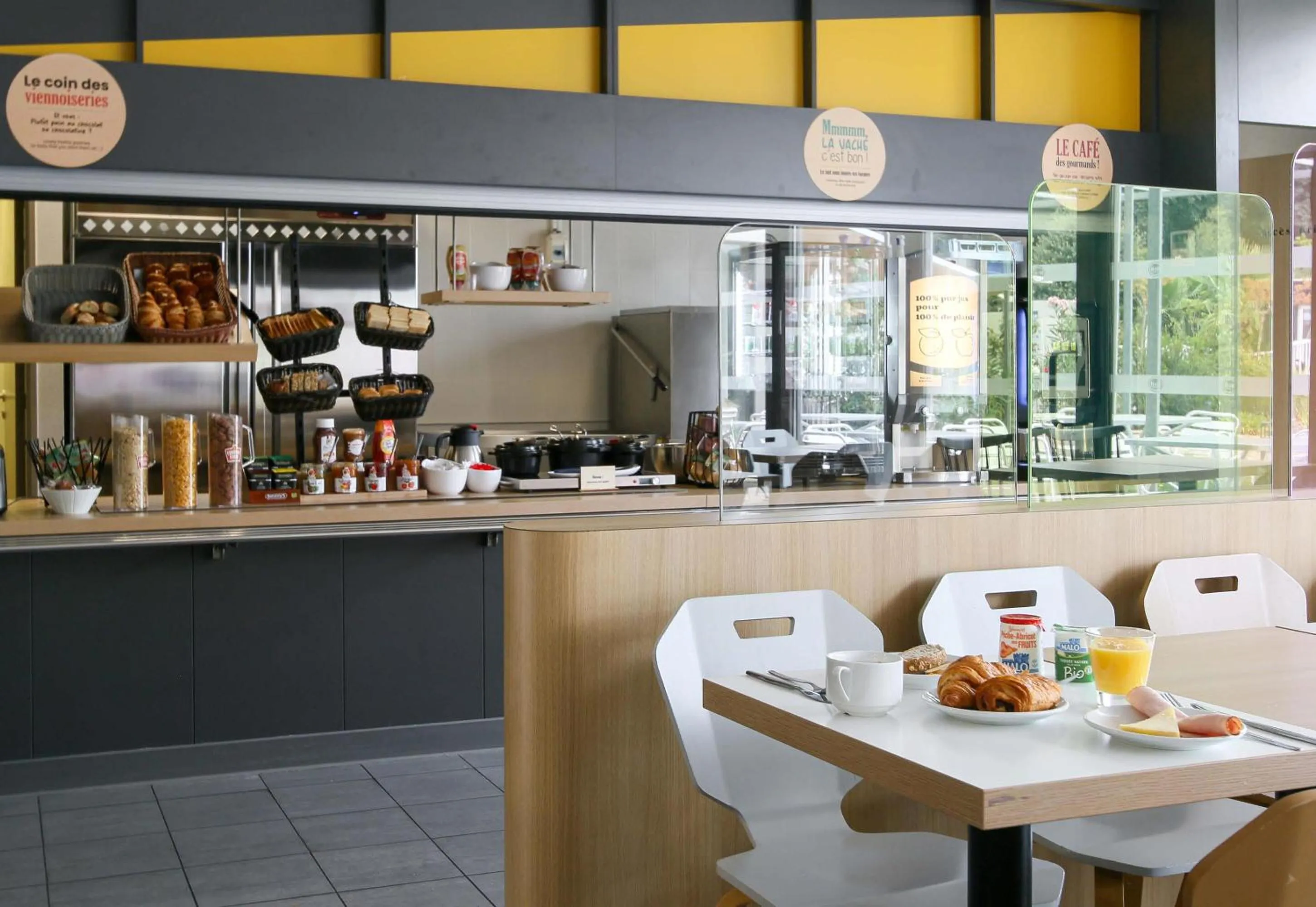 Restaurant/places to eat in B&B HOTEL Marseille Prado Vélodrome