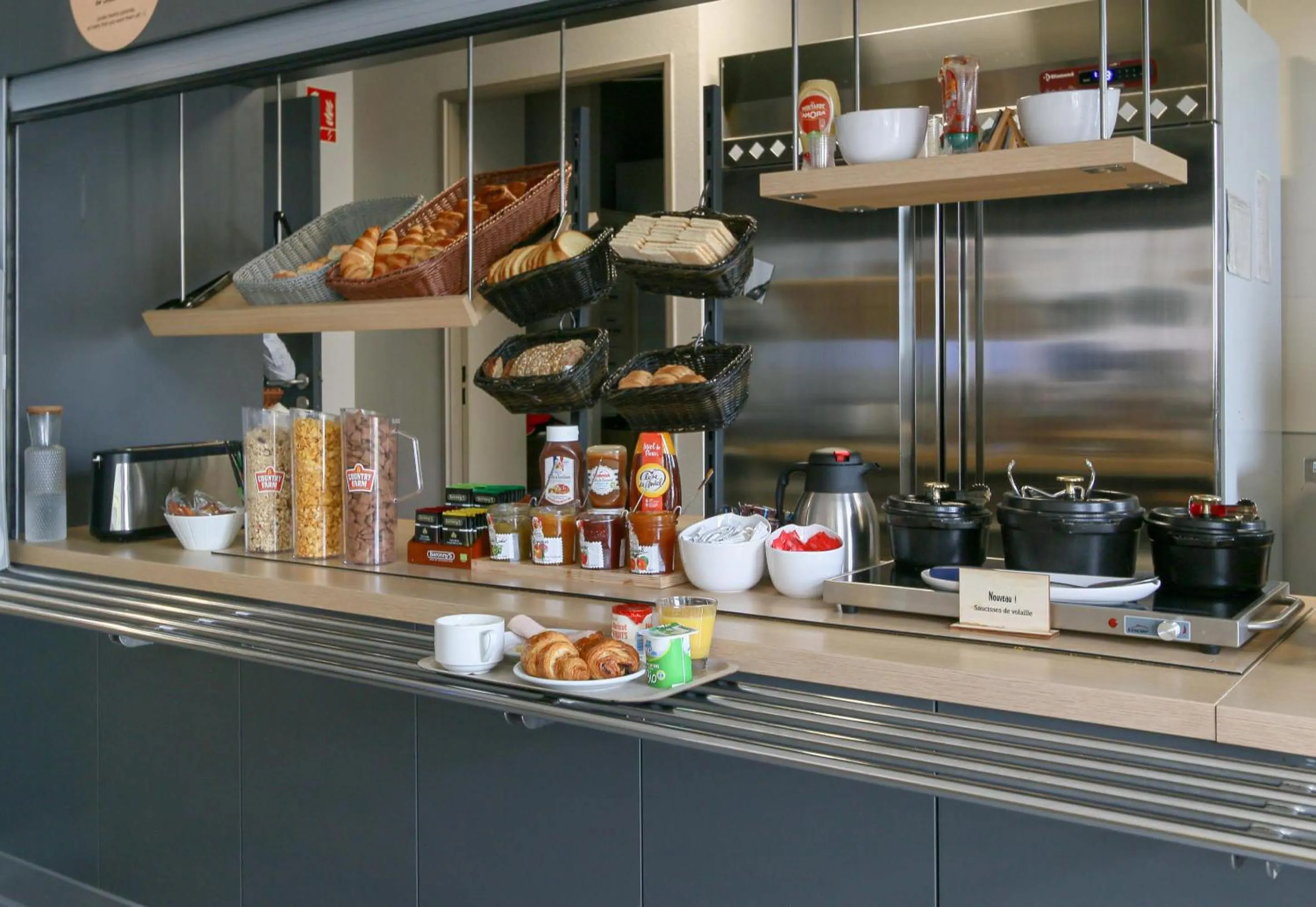 Restaurant/places to eat in B&B HOTEL Marseille Prado Vélodrome