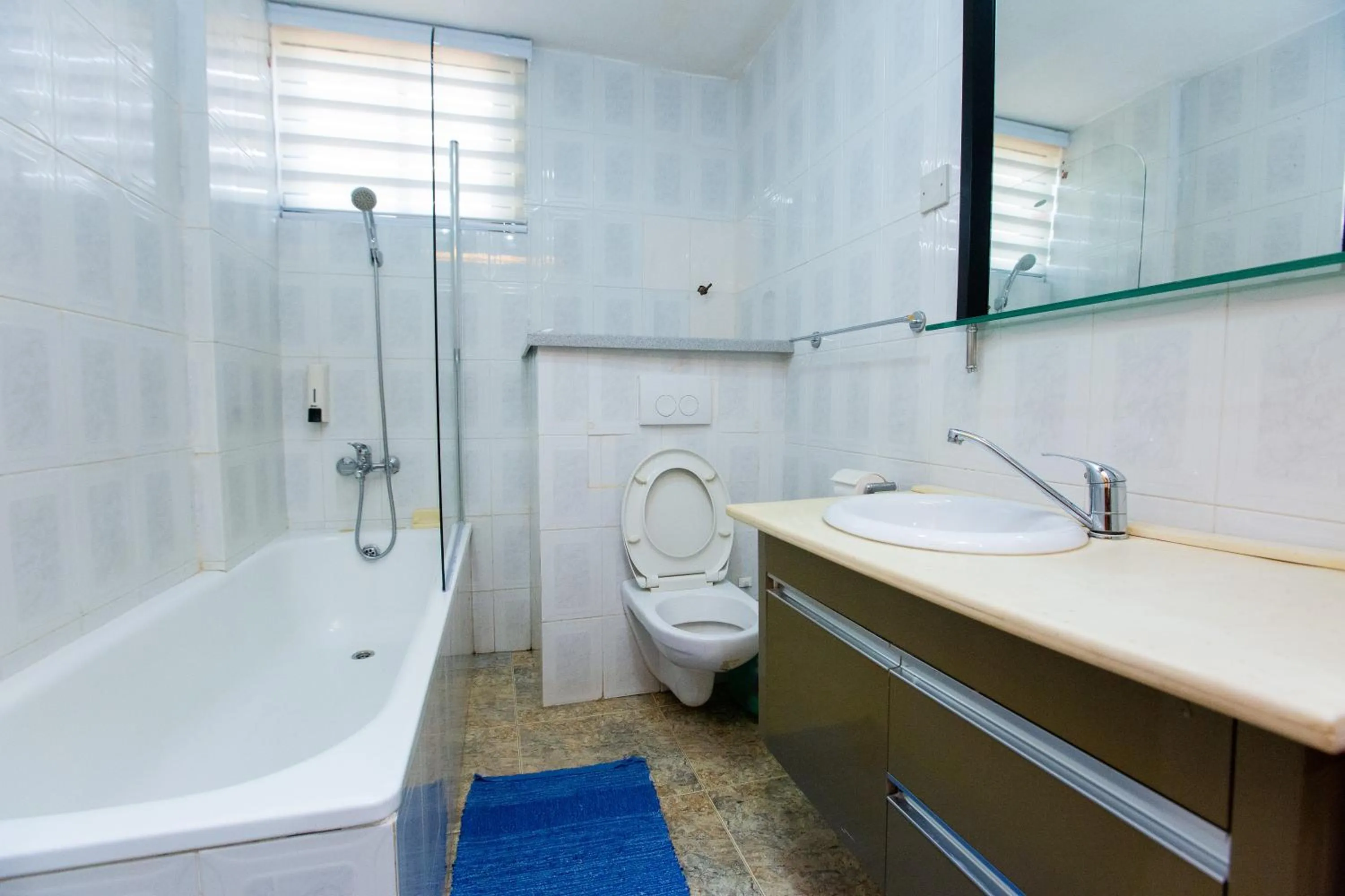 Bathroom in Sam's Cottage Hotel