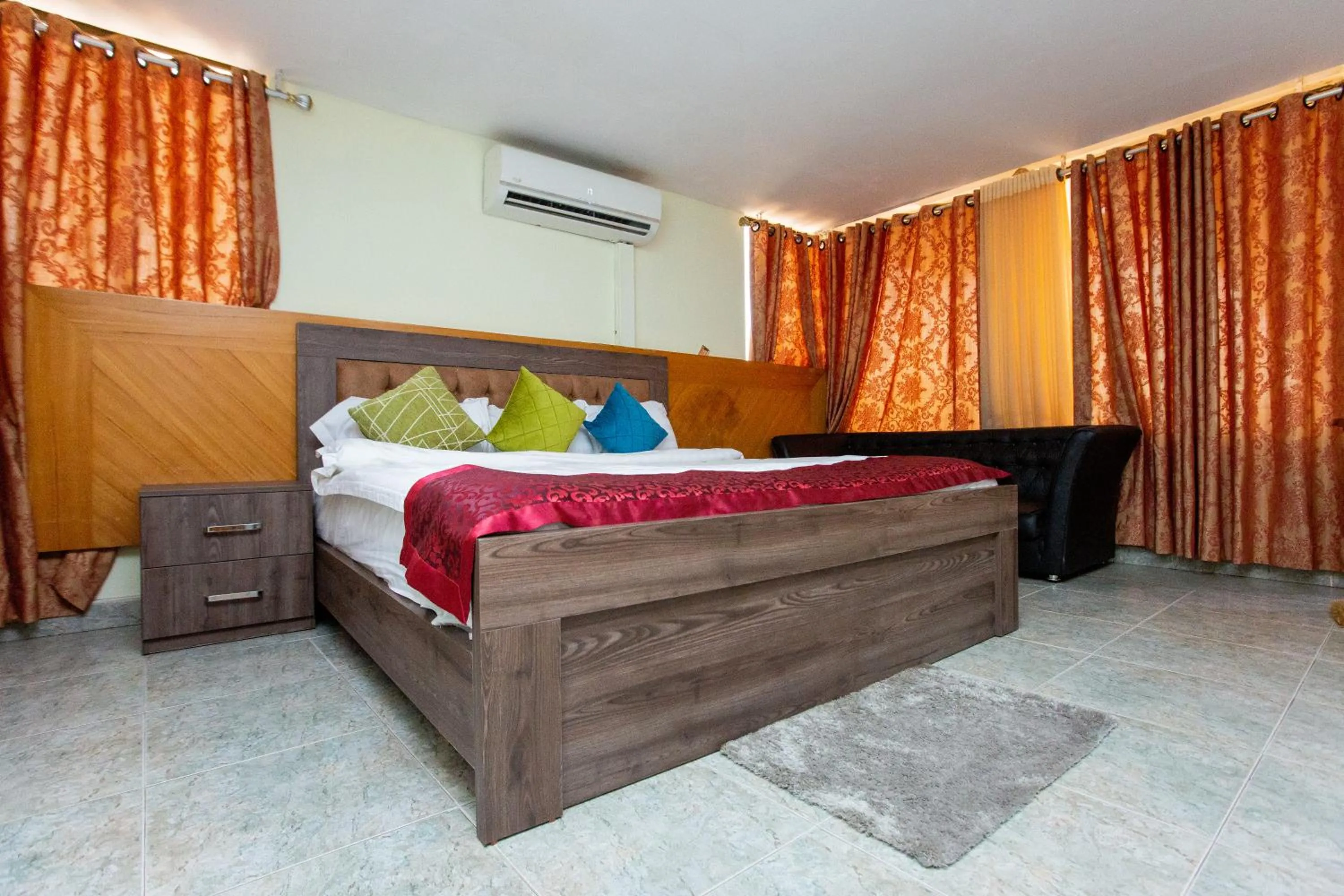 Photo of the whole room in Sam's Cottage Hotel