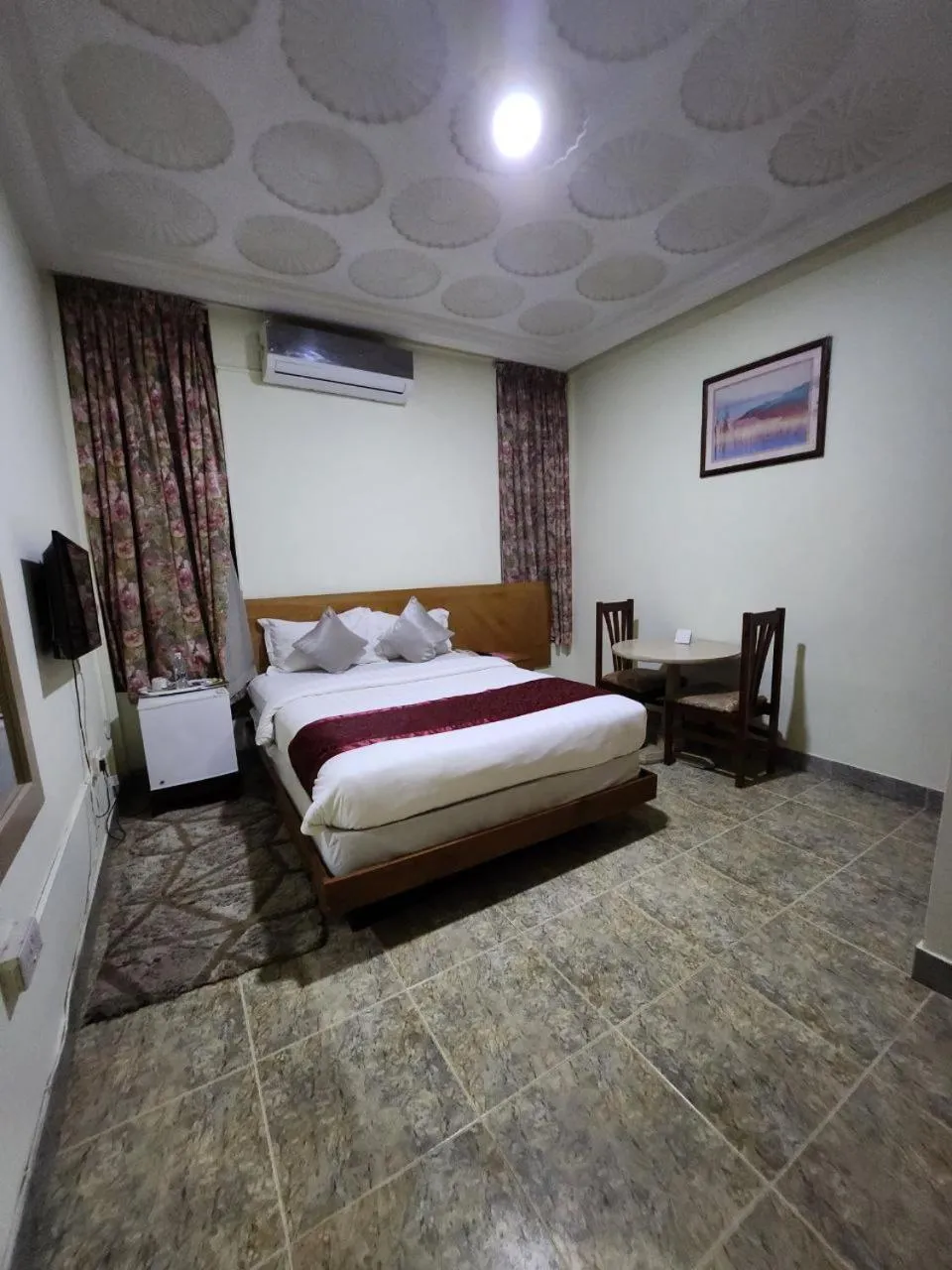 Bed in Sam's Cottage Hotel