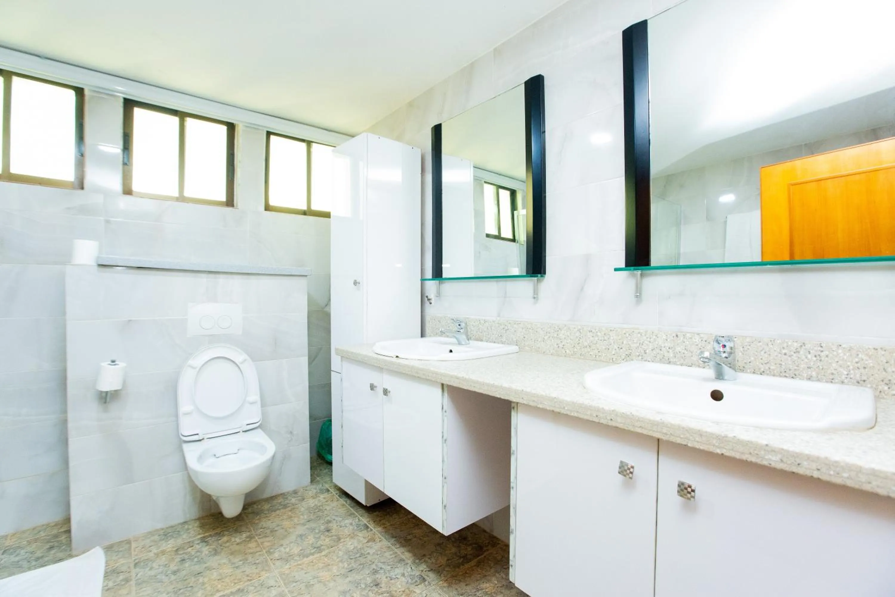 Bathroom in Sam's Cottage Hotel