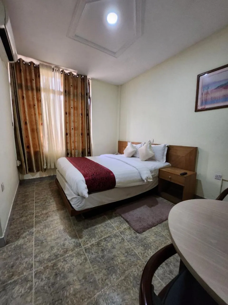 Bed in Sam's Cottage Hotel