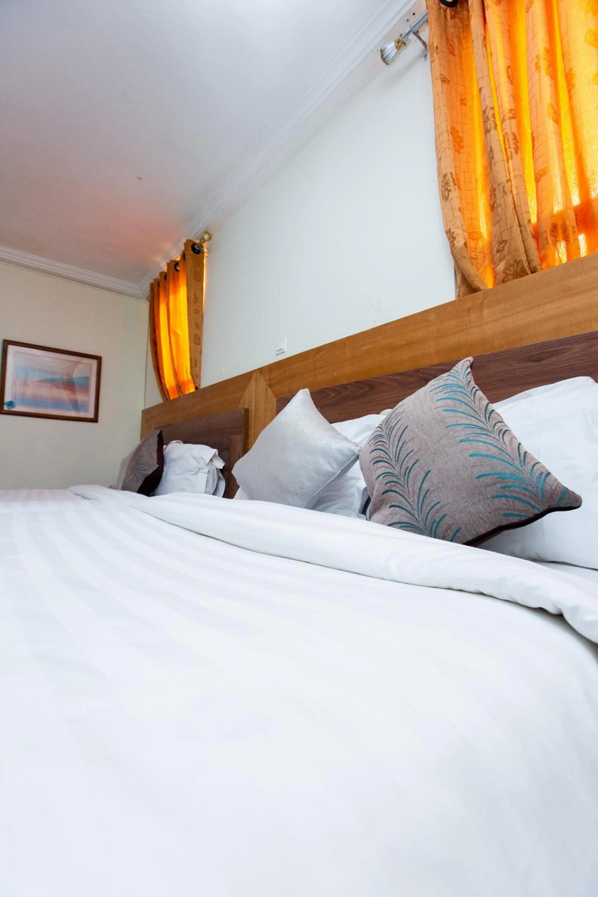 Bed in Sam's Cottage Hotel