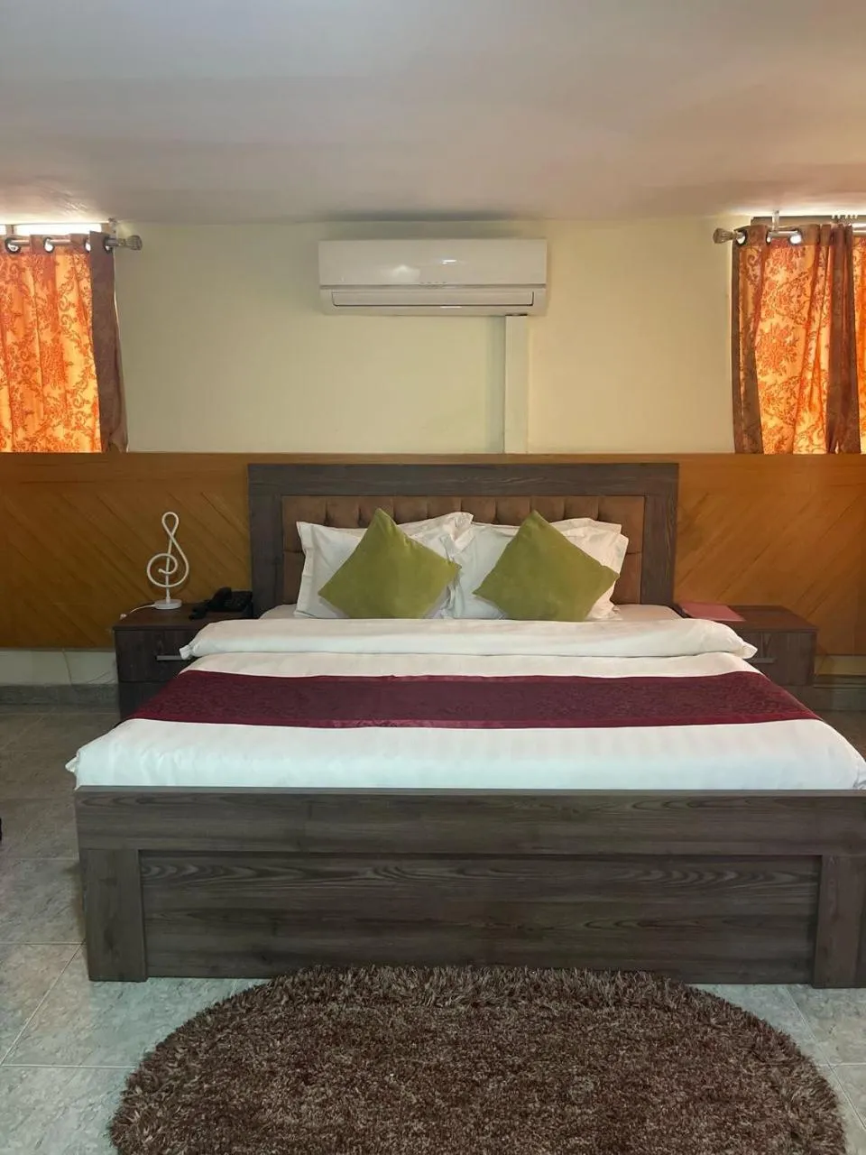 Bed in Sam's Cottage Hotel