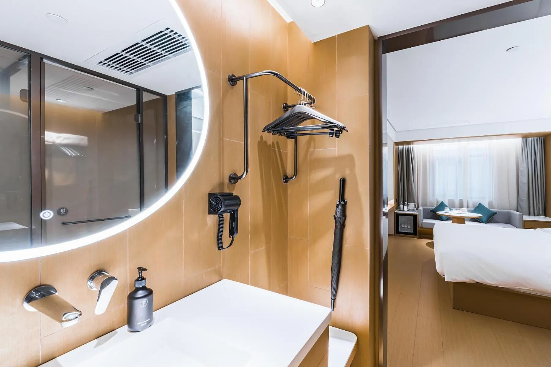 JI Hotel Shanghai Lujiazui World Plaza