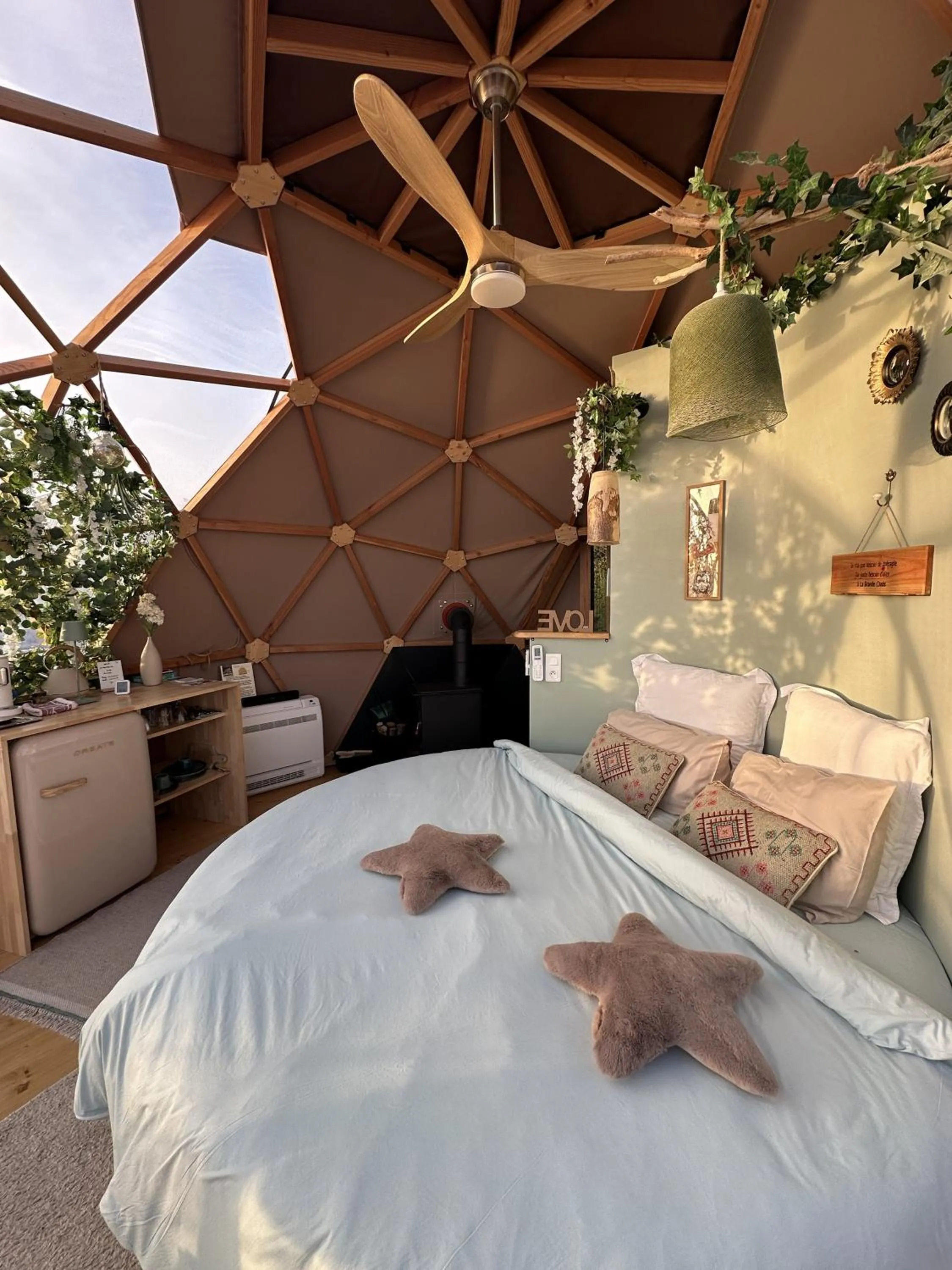 Photo of the whole room in La Grande Oasis - Logements Atypiques