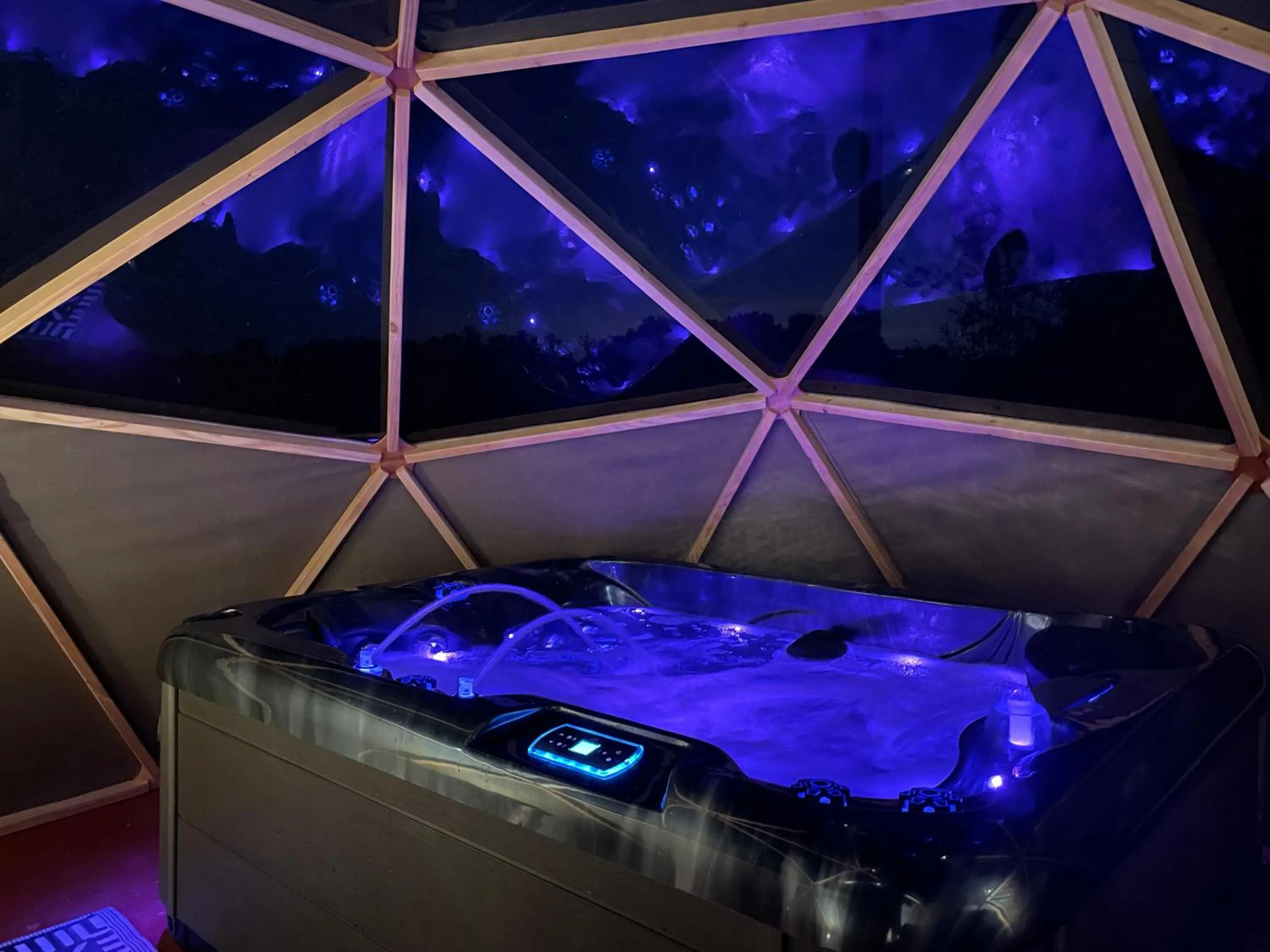 Hot Tub in La Grande Oasis - Logements Atypiques