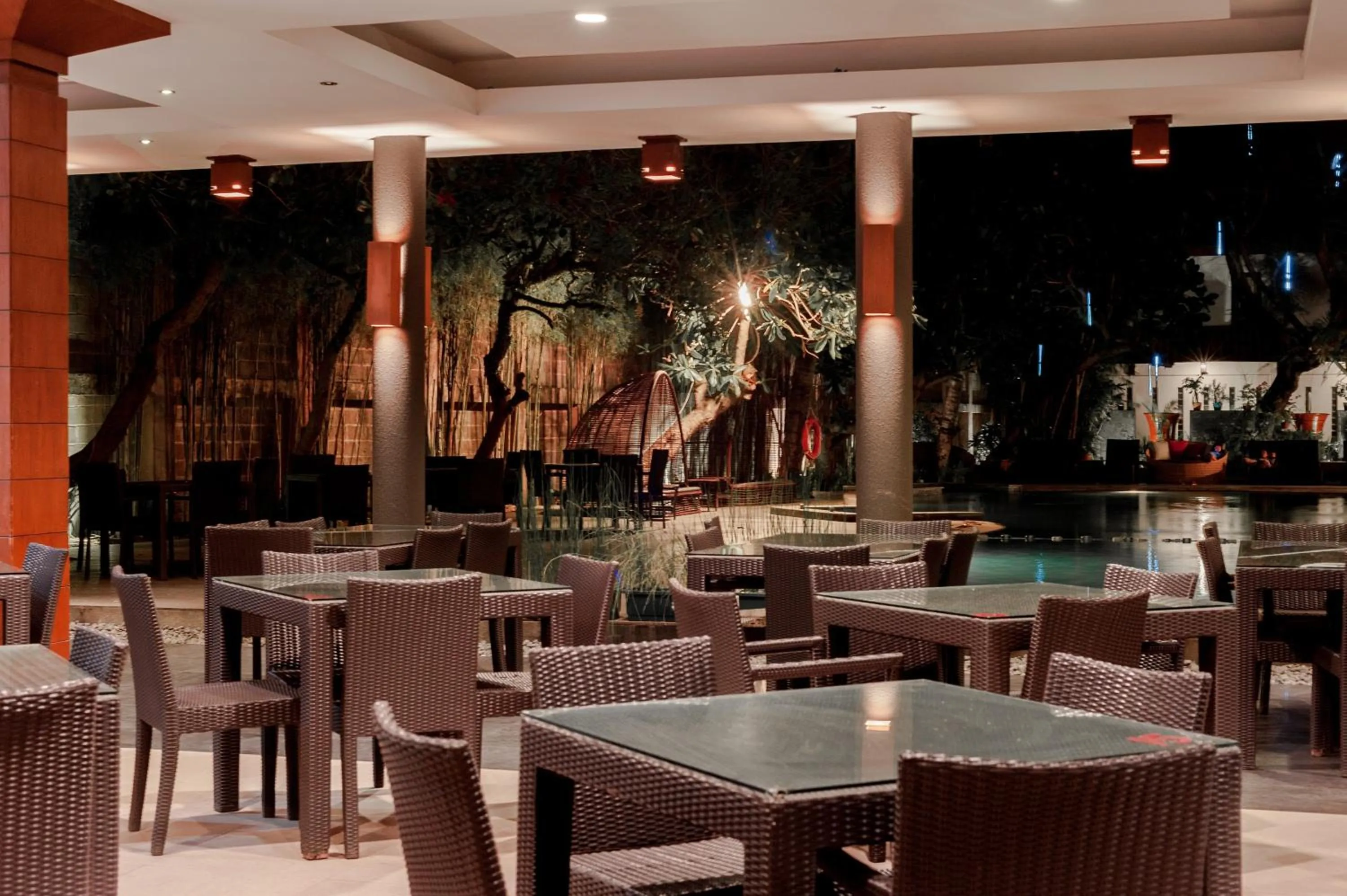 Restaurant/places to eat in Surya Kencana Seaside Hotel