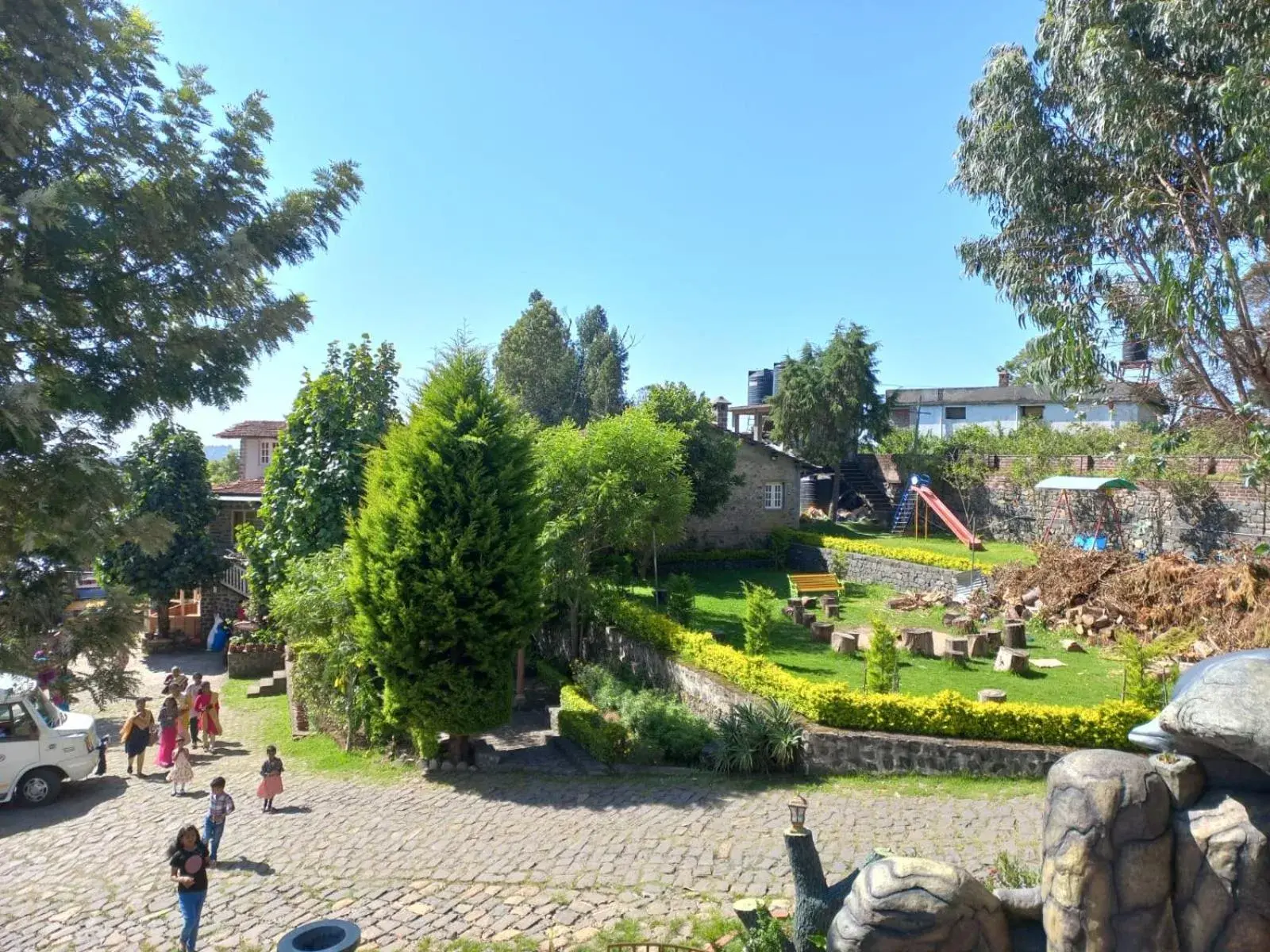 Queen Room - single occupancy in Lilly's Valley Resort Queen Room - single occupancy in Lilly's Valley Resort