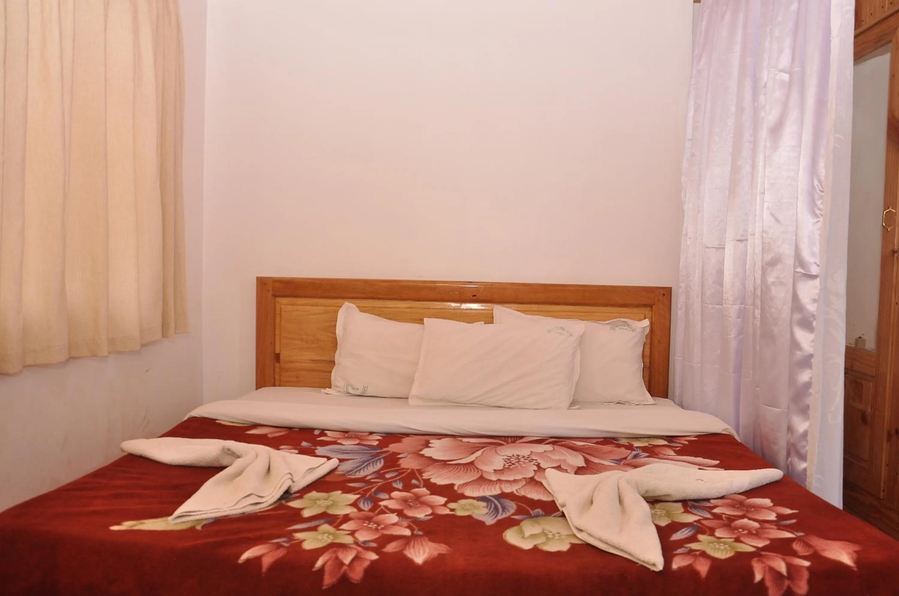 Bed in Lilly's Valley Resort