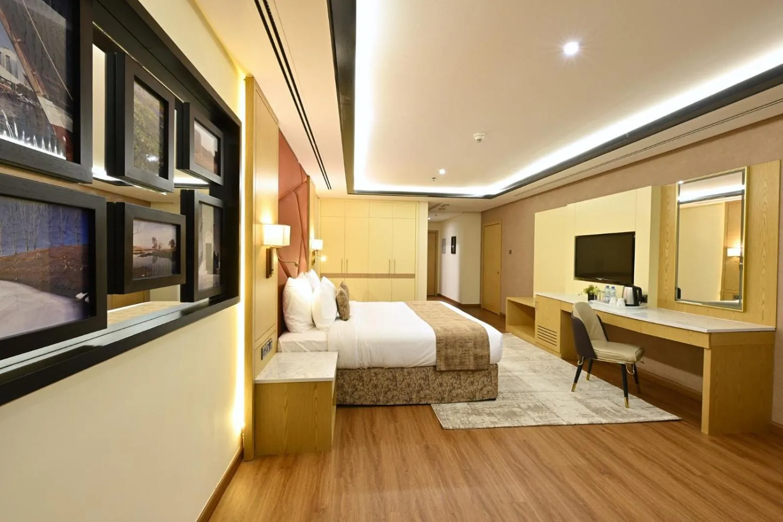 Bed in Pavilion Palace Hotel