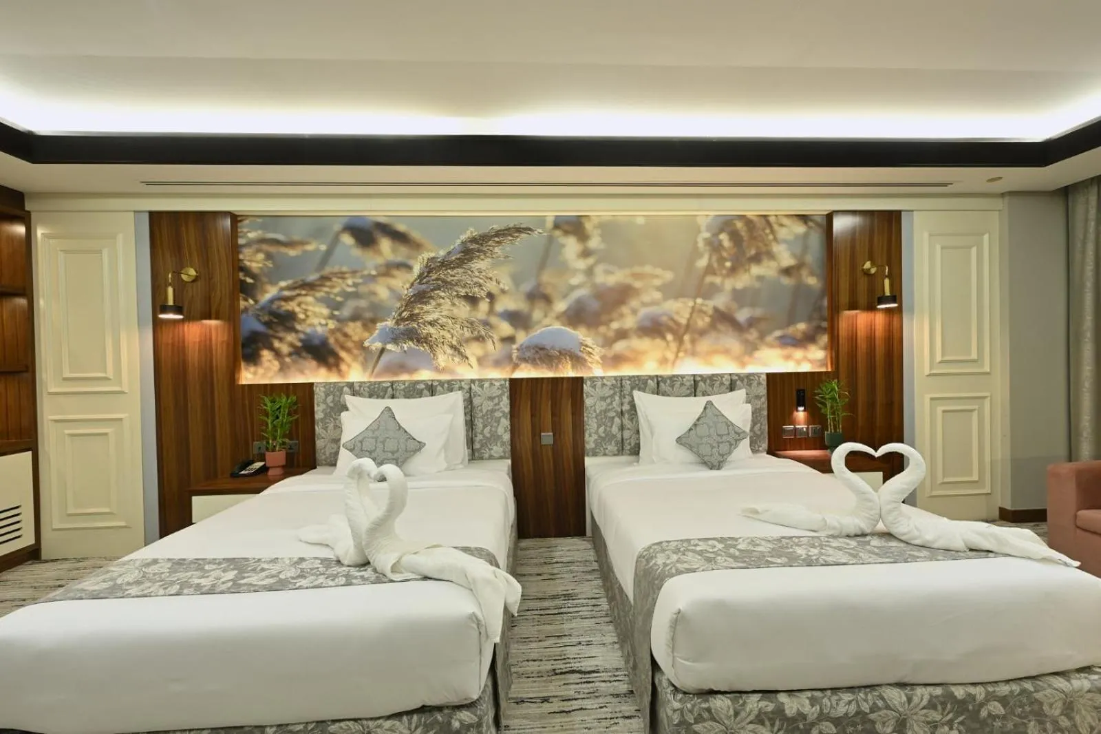Superior Twin Room in Pavilion Palace Hotel