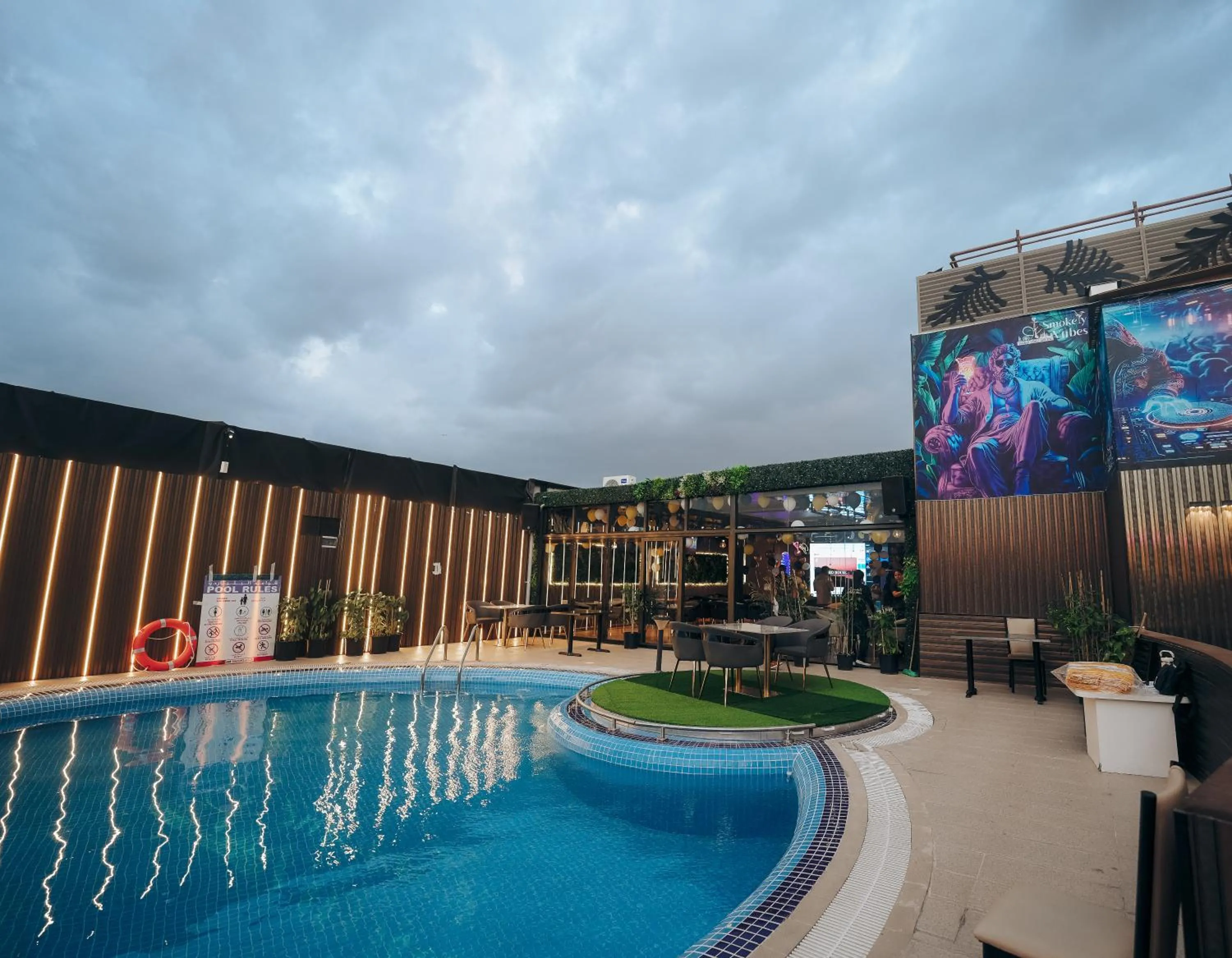 Swimming pool in Pavilion Palace Hotel