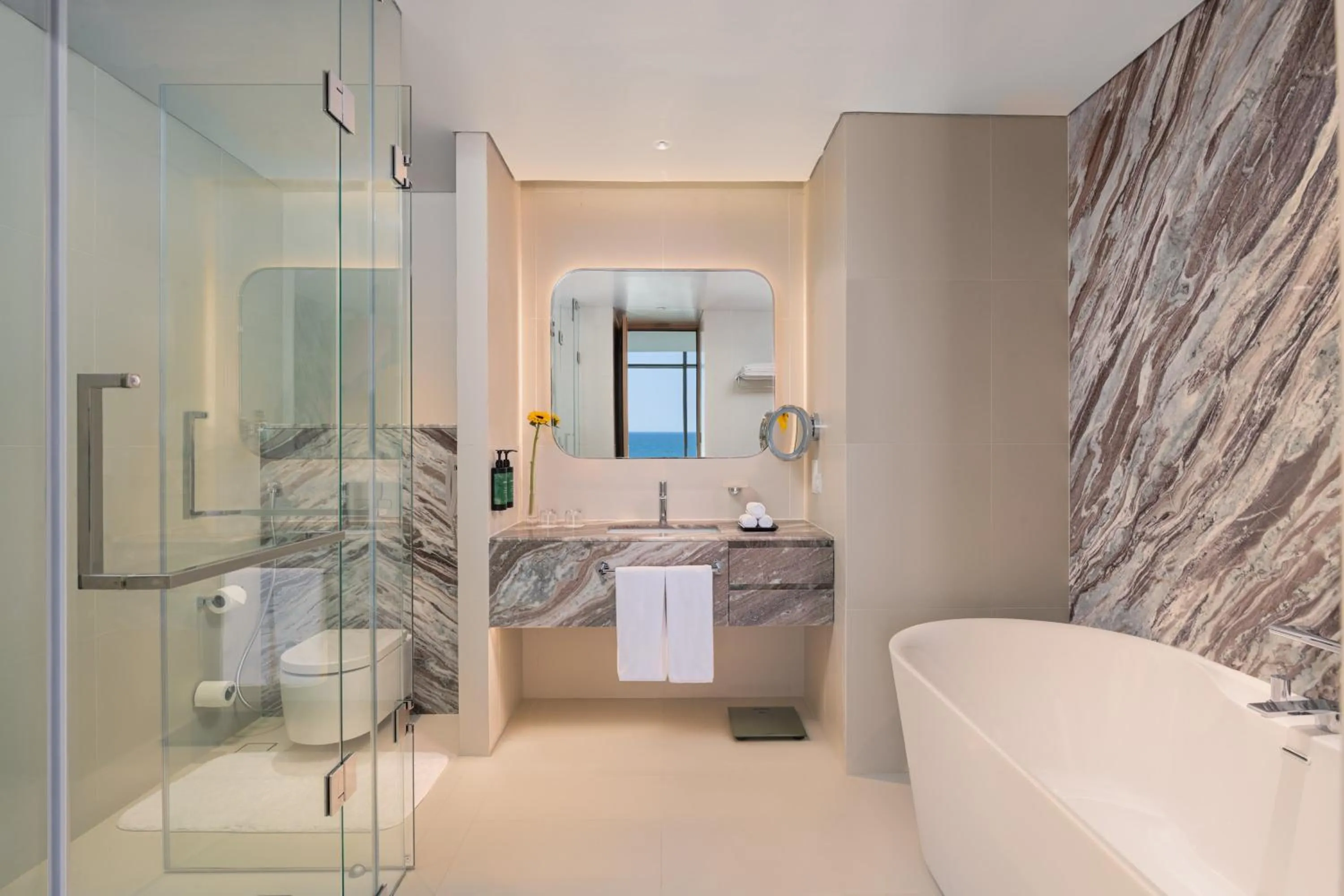 Photo of the whole room, Bed in voco Muscat Al Mouj by IHG