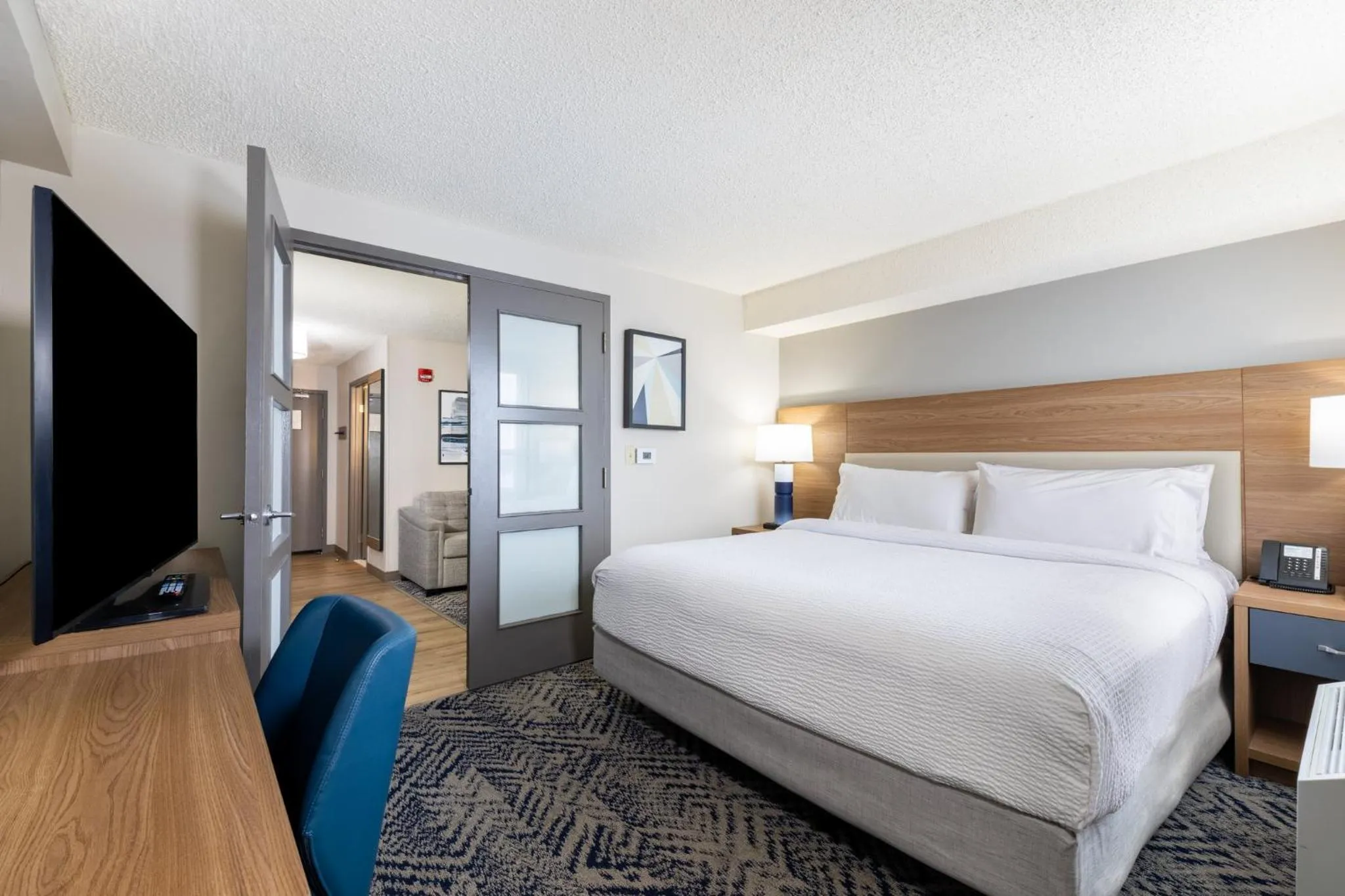 Photo of the whole room, Bed in Candlewood Suites London South by IHG