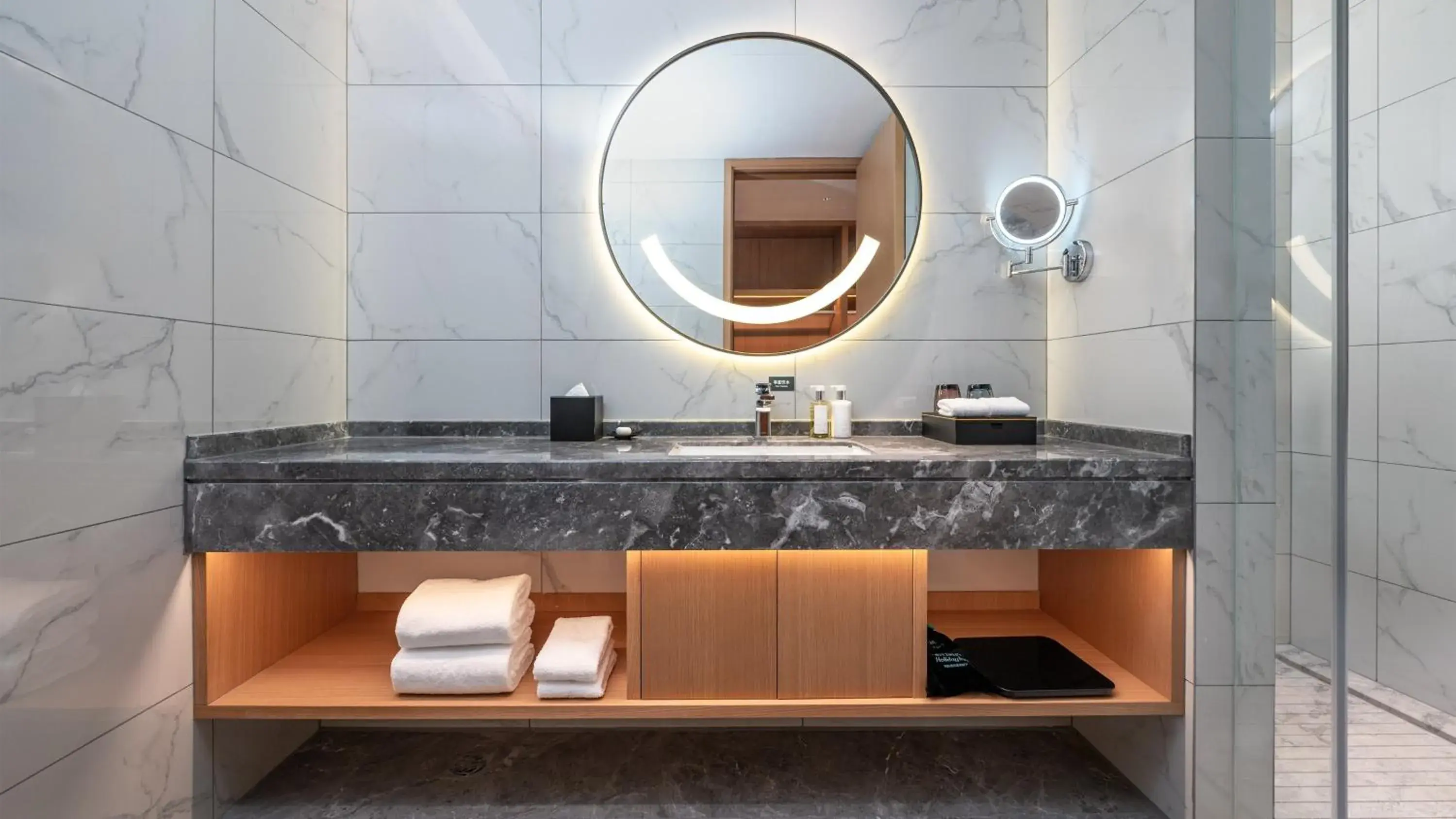 Standard Double Room with Two Double Beds in Holiday Inn Weinan High-Tech Zone by IHG Standard Double Room with Two Double Beds in Holiday Inn Weinan High-Tech Zone by IHG