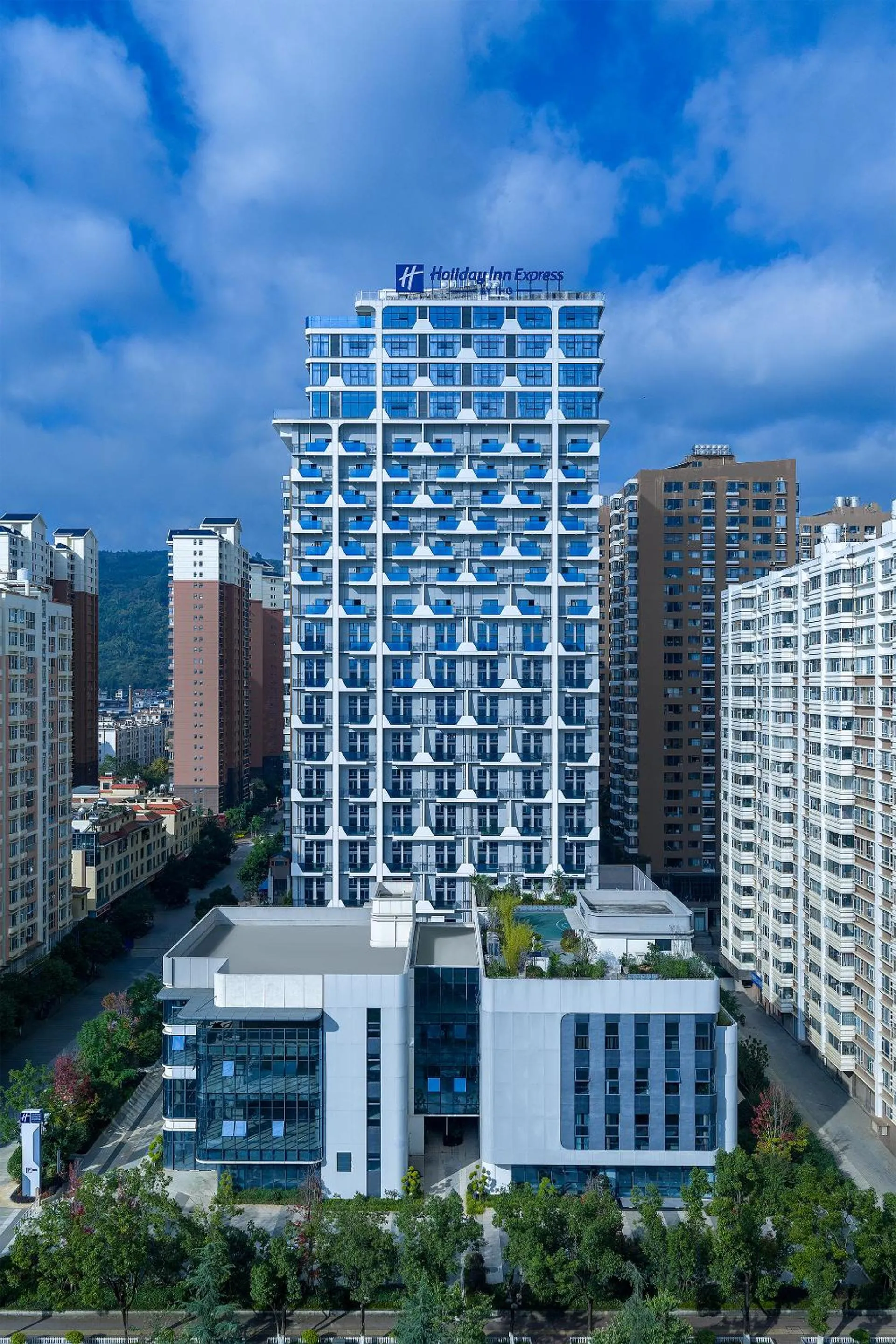 Property building in Holiday Inn Express Kunming Yiliang Center by IHG