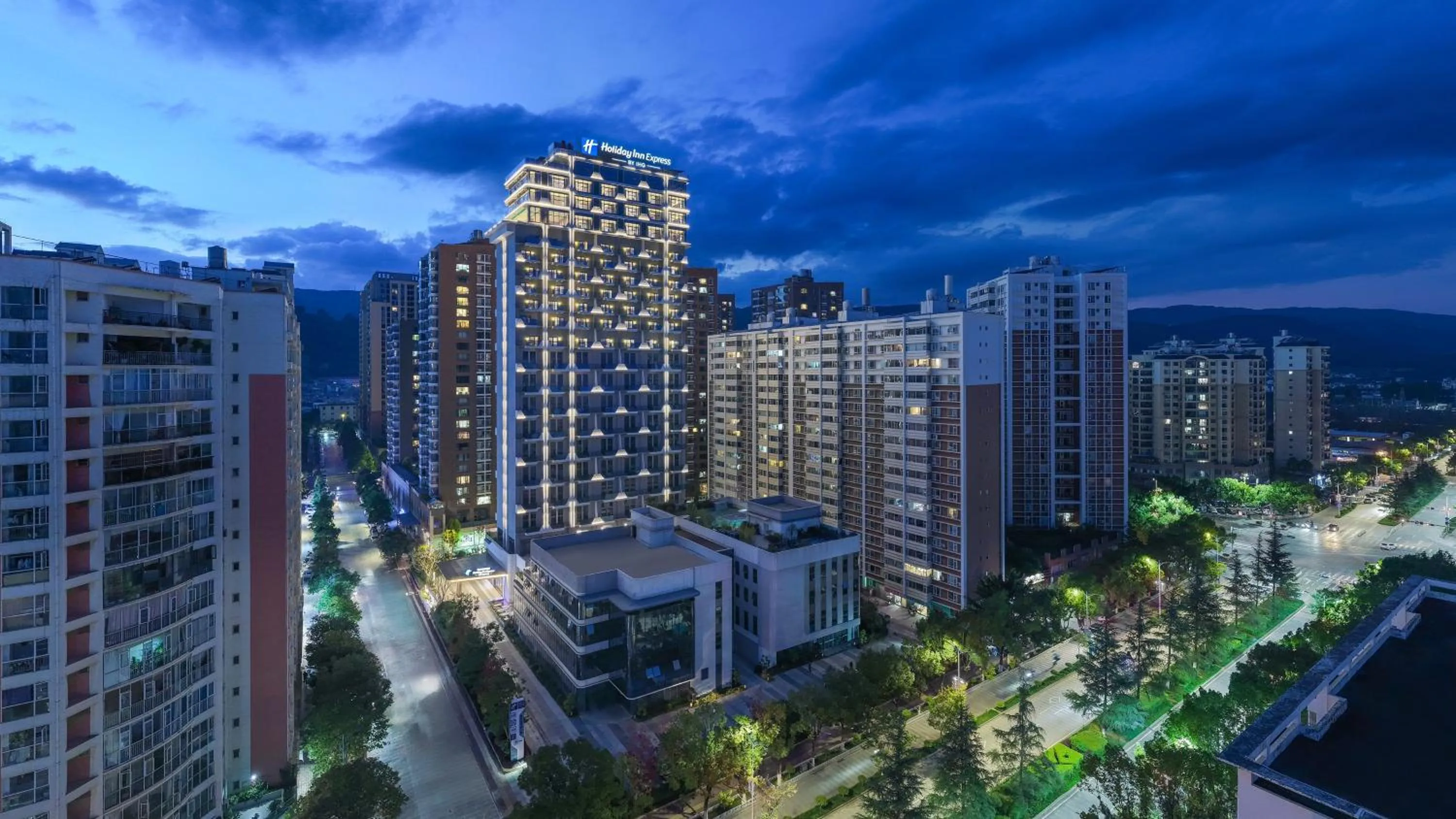 Property building in Holiday Inn Express Kunming Yiliang Center by IHG