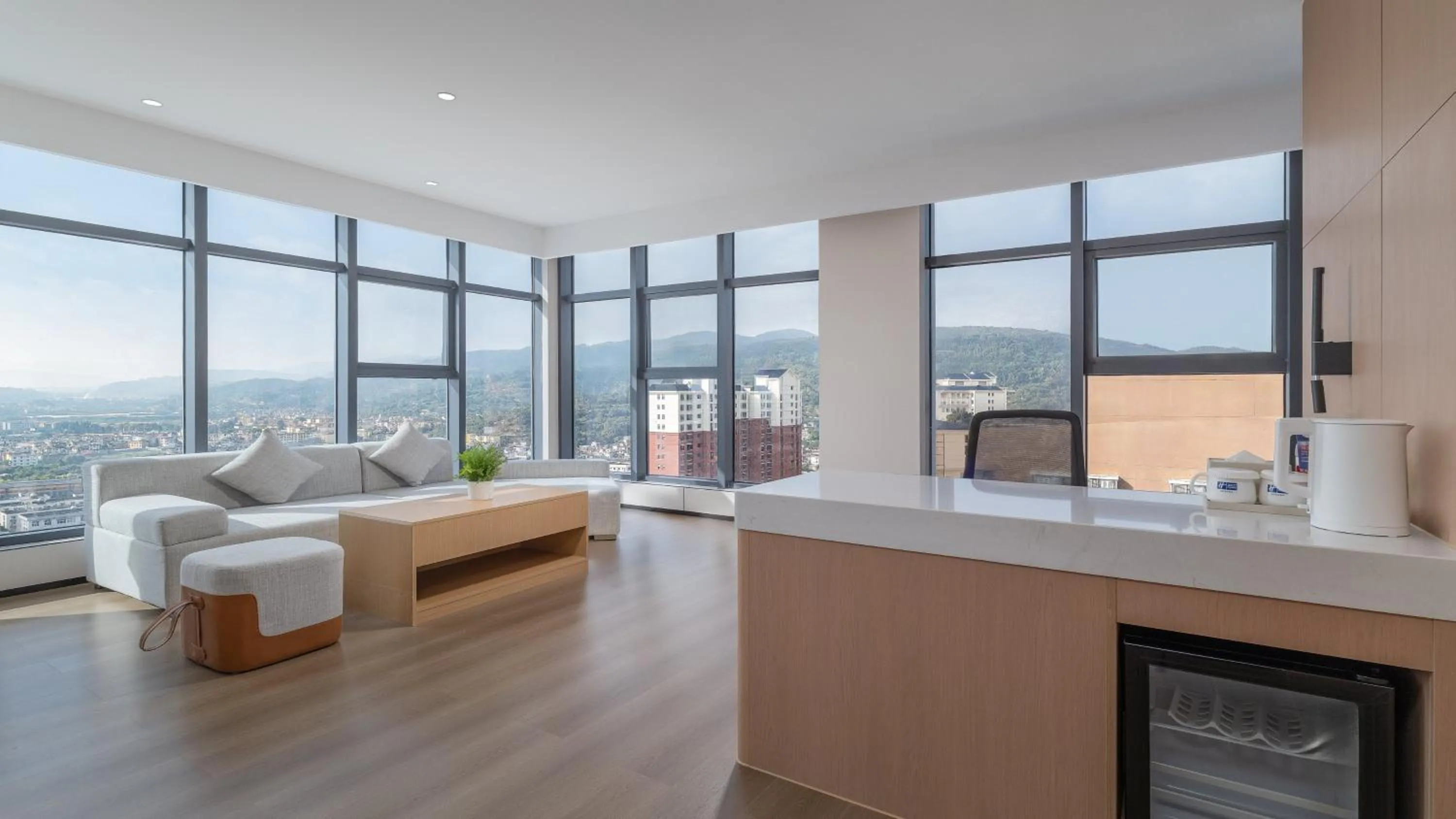 Photo of the whole room in Holiday Inn Express Kunming Yiliang Center by IHG