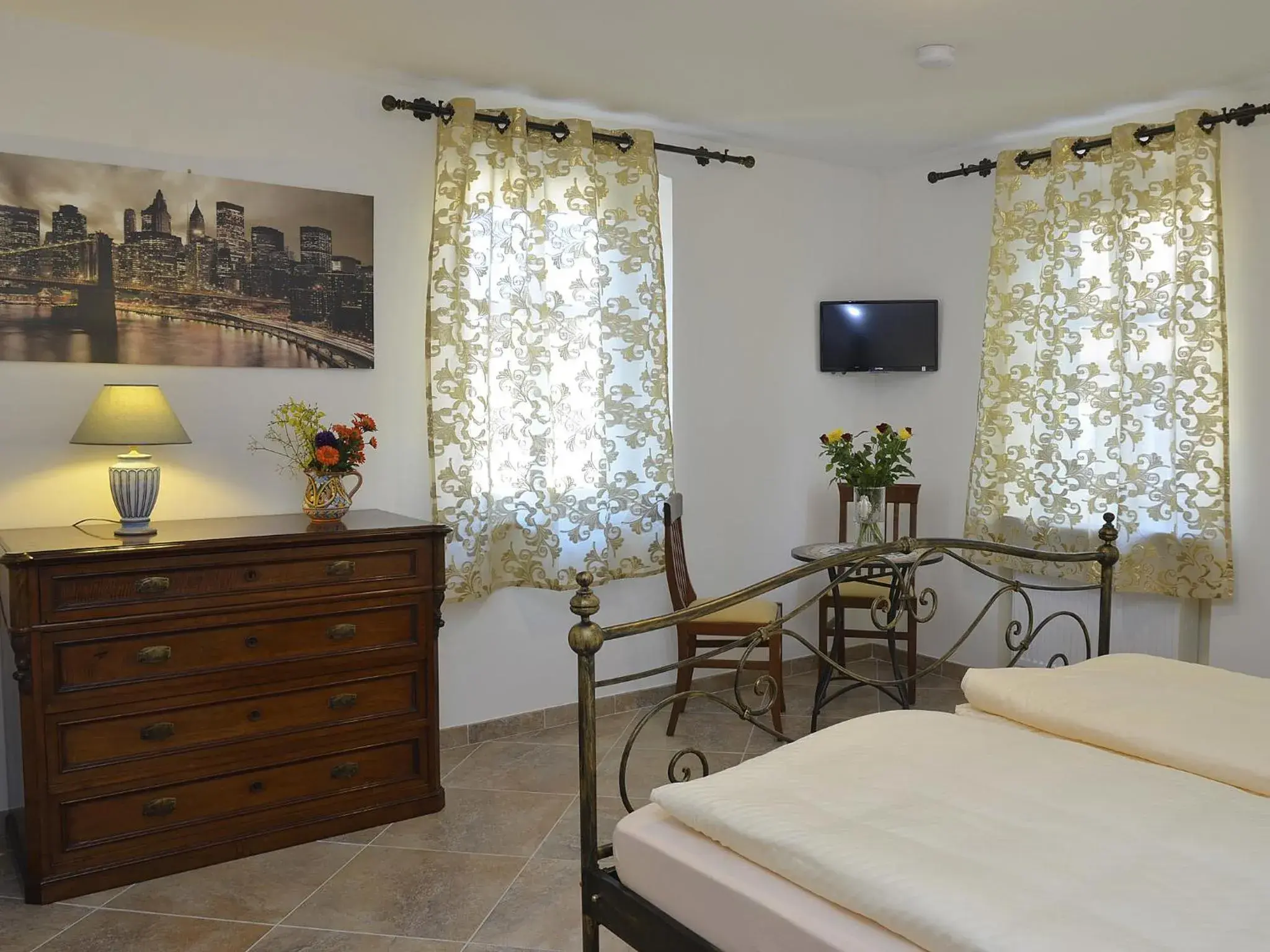 Double Room with Private Bathroom - single occupancy in Hotel Restaurant La Corona Double Room with Private Bathroom - single occupancy in Hotel Restaurant La Corona
