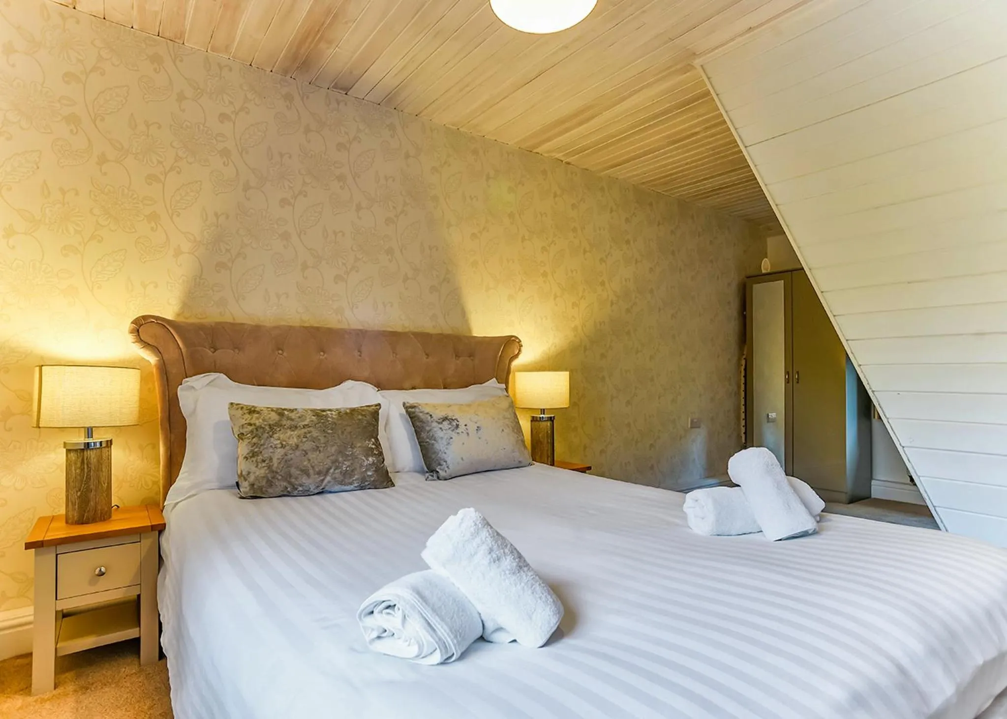 Property building, Bed in Herons Lake Retreat