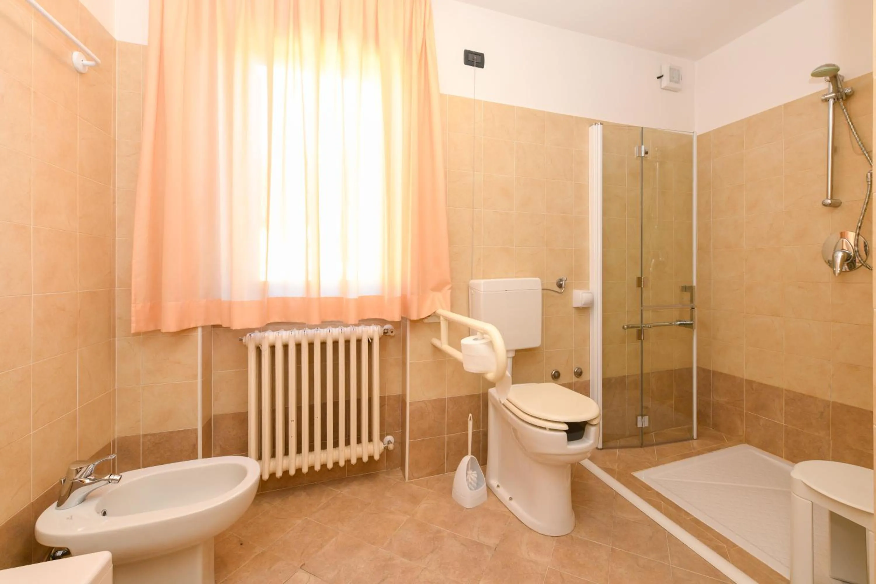 Shower in Hotel Bleis