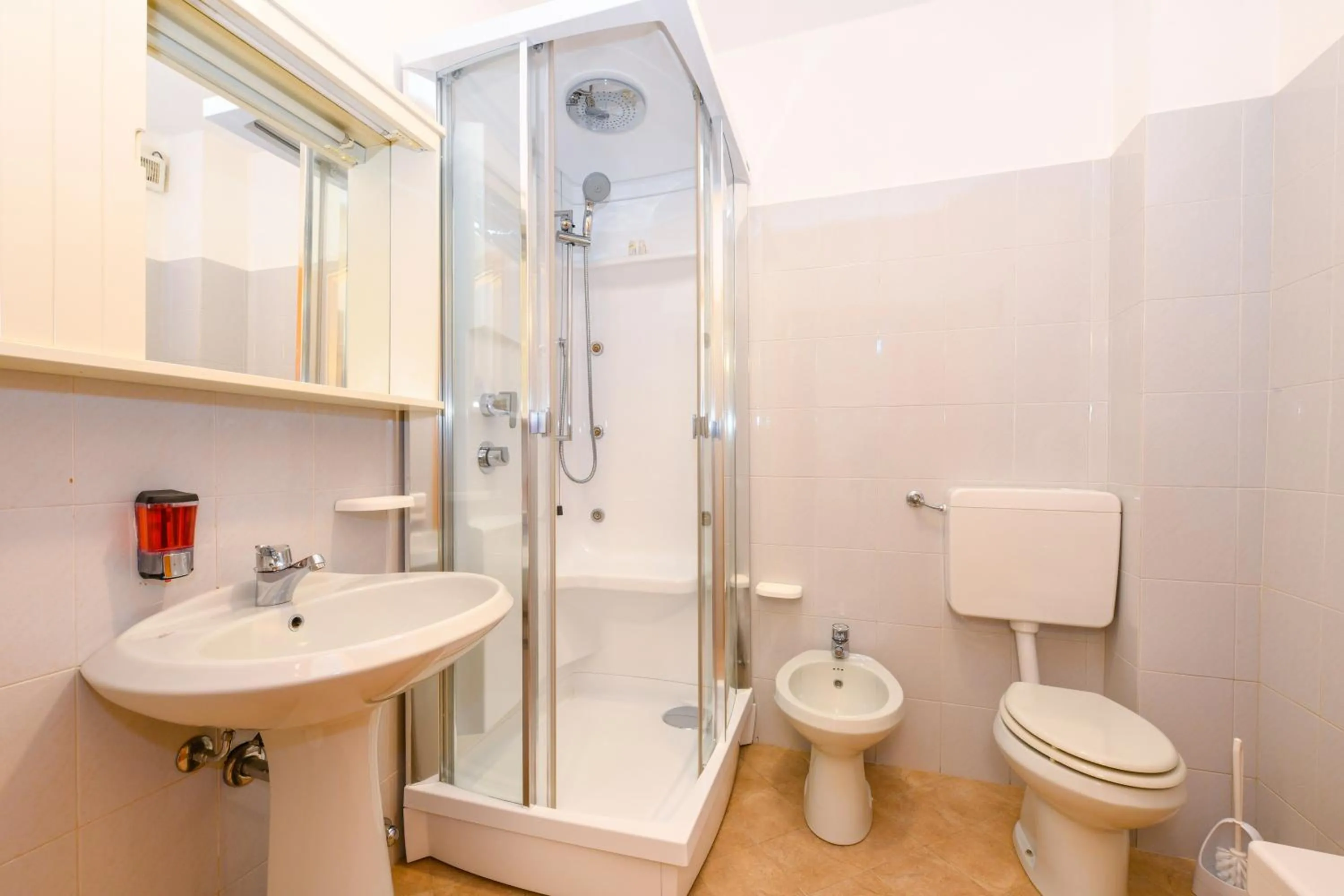 Shower in Hotel Bleis