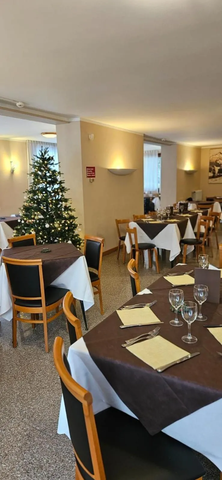 Restaurant/places to eat in Hotel Bleis