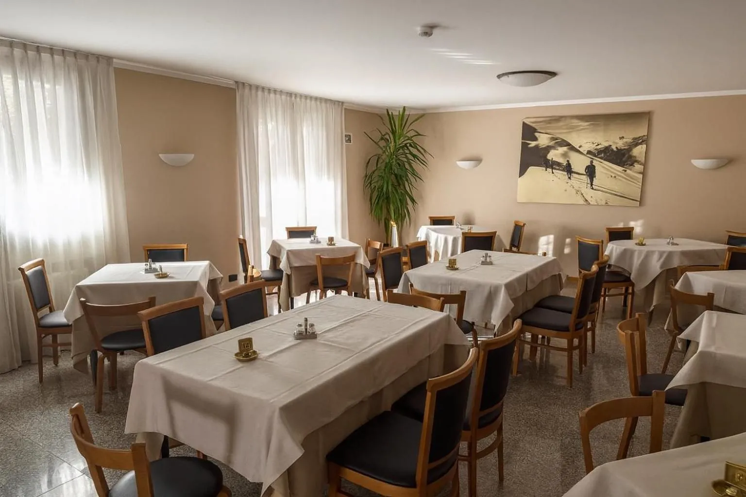 Restaurant/places to eat in Hotel Bleis
