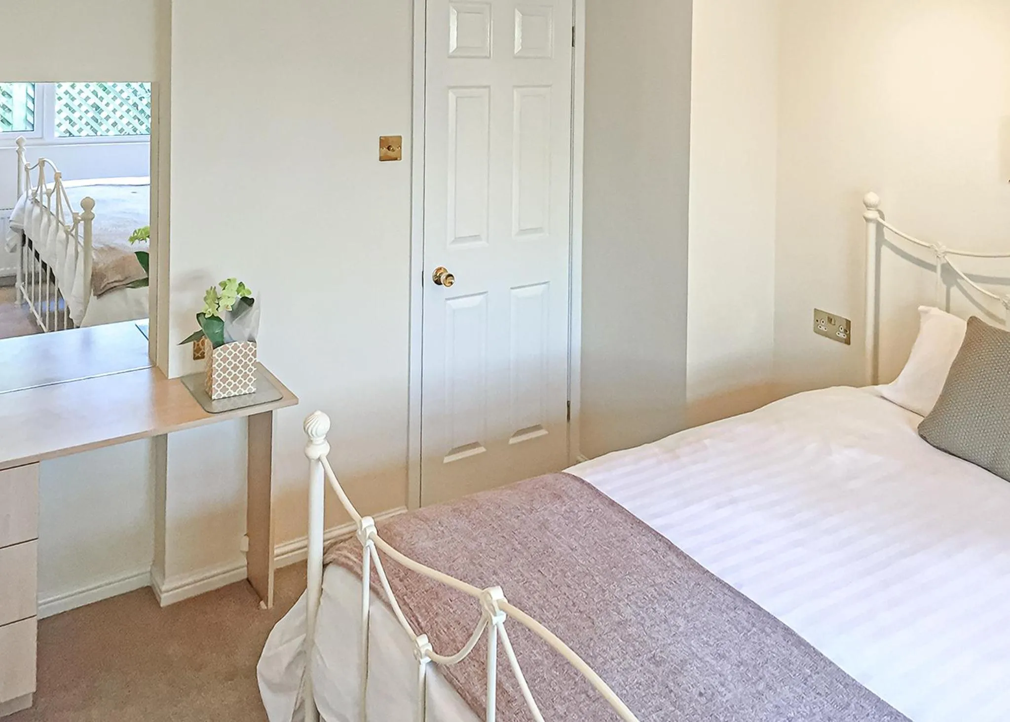 Property building, Bed in Hollybrook Lodges