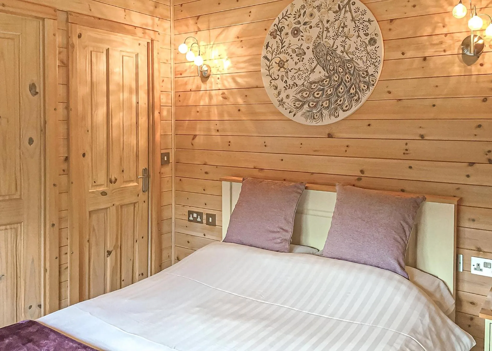 Property building, Bed in Hollybrook Lodges