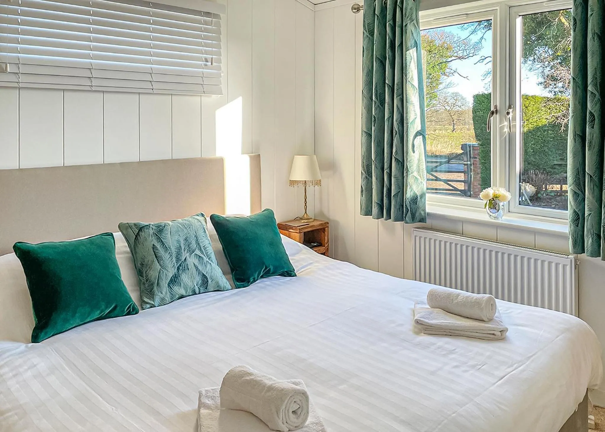 Property building, Bed in Hollybrook Lodges