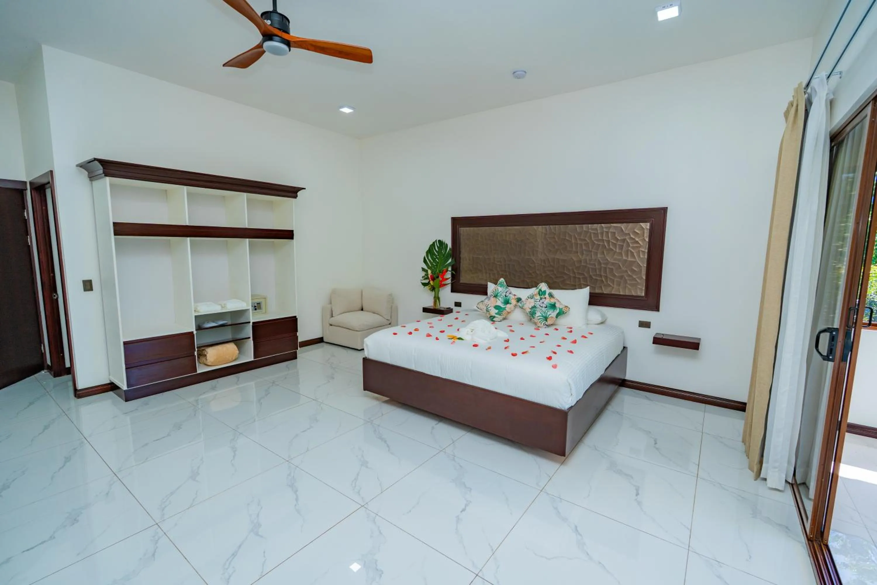 Bed in Hotel Sanctuarium Adults Only