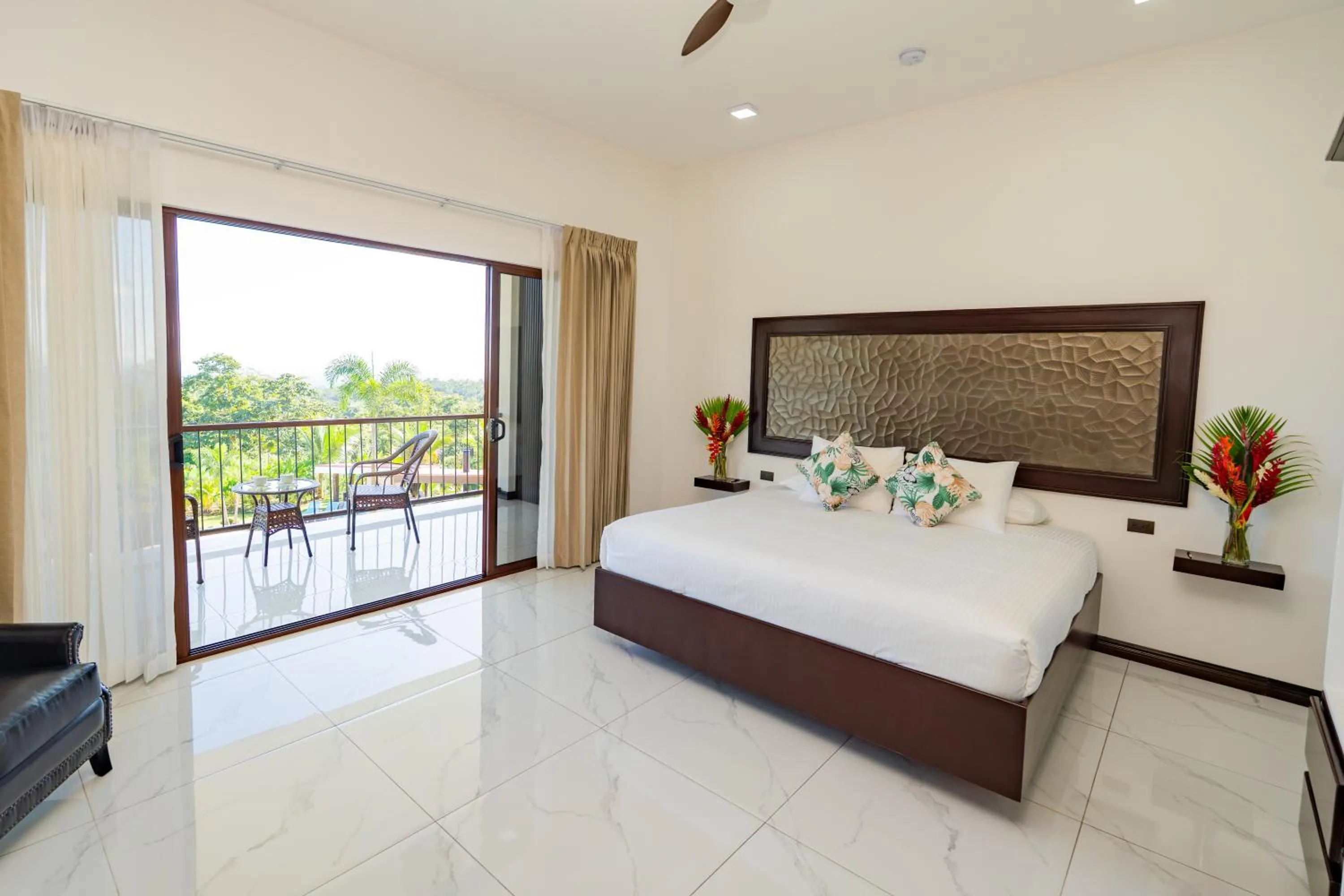 Balcony/Terrace, Bed in Hotel Sanctuarium Adults Only