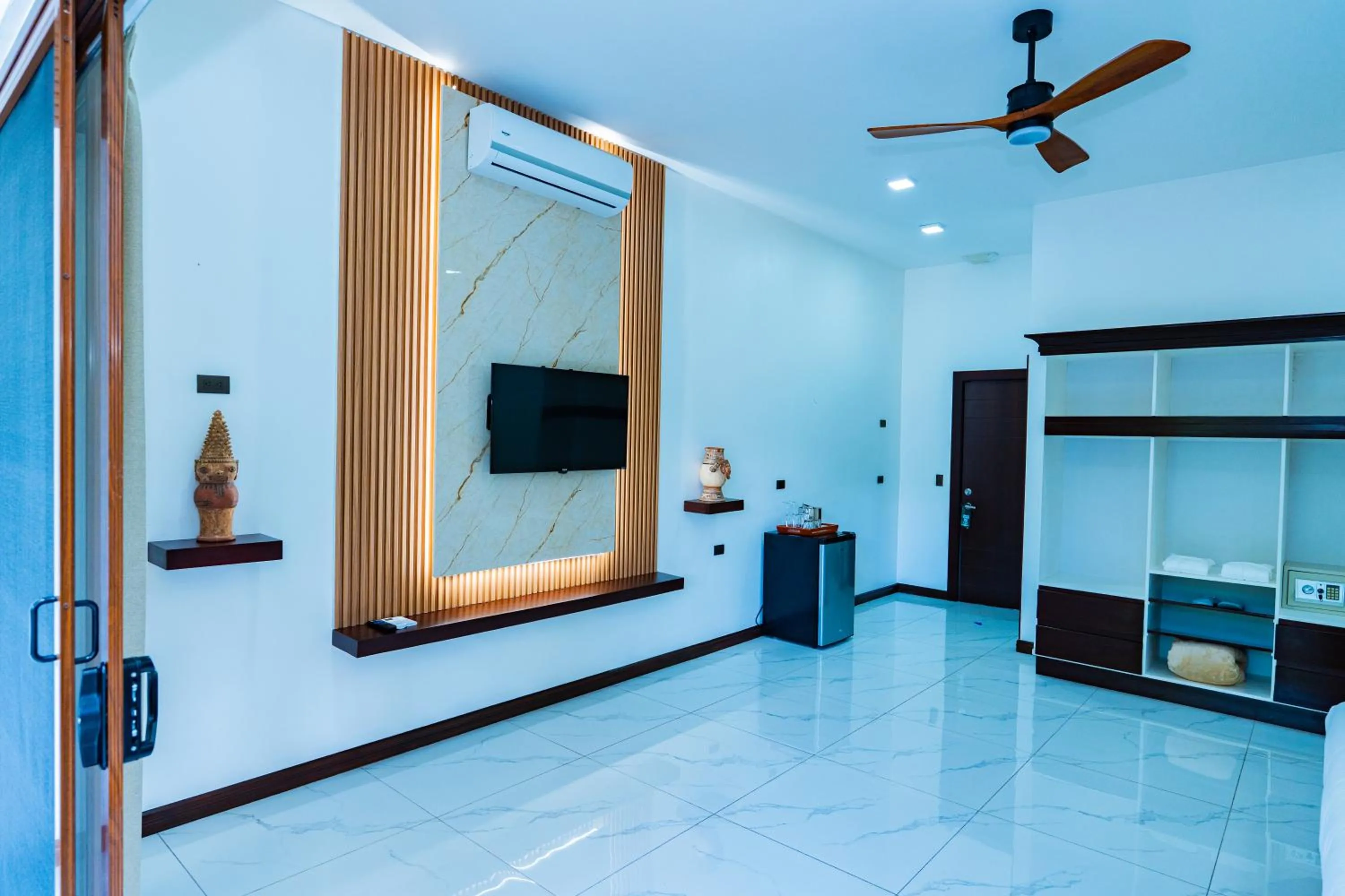 TV and multimedia in Hotel Sanctuarium Adults Only