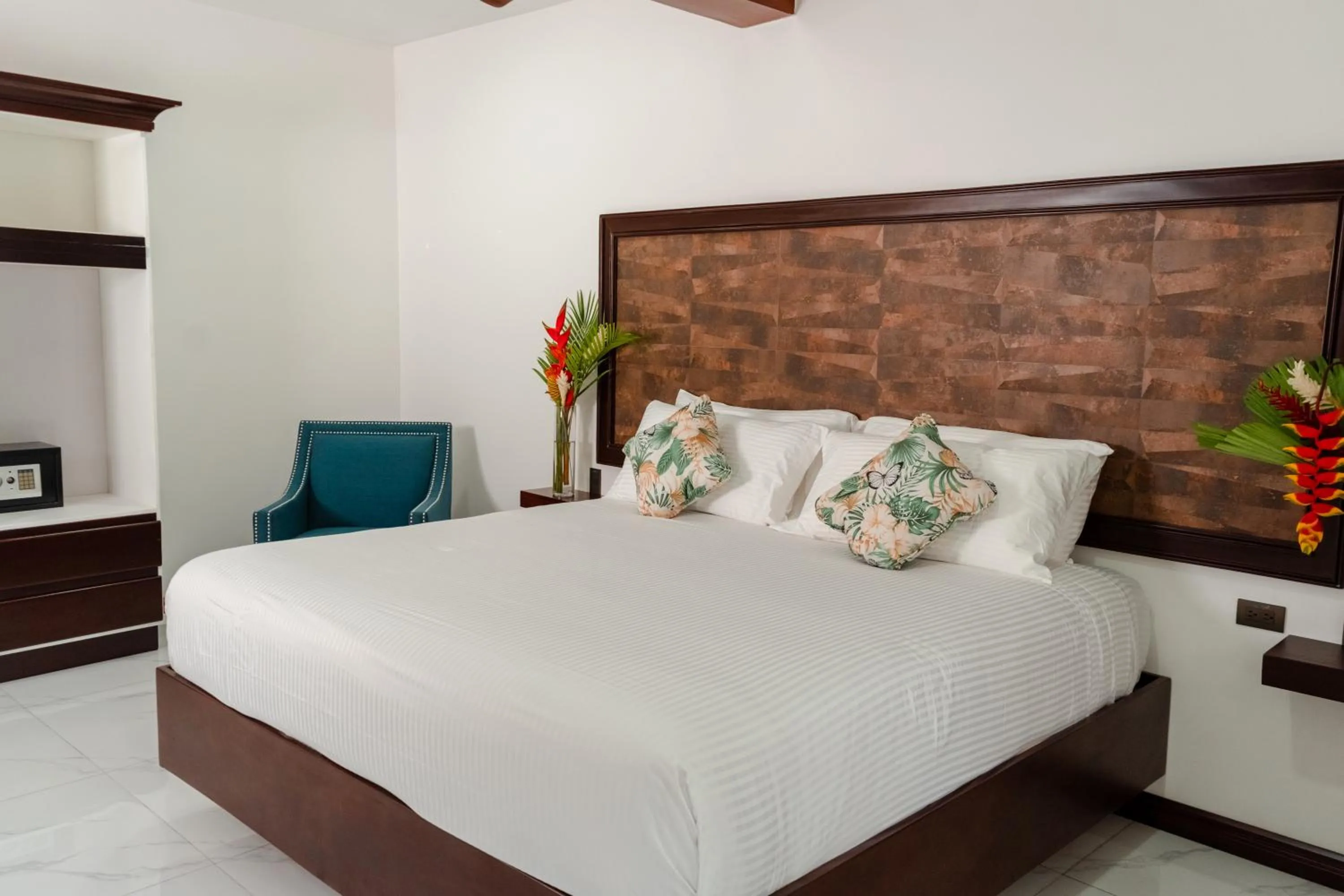 Photo of the whole room, Bed in Hotel Sanctuarium Adults Only