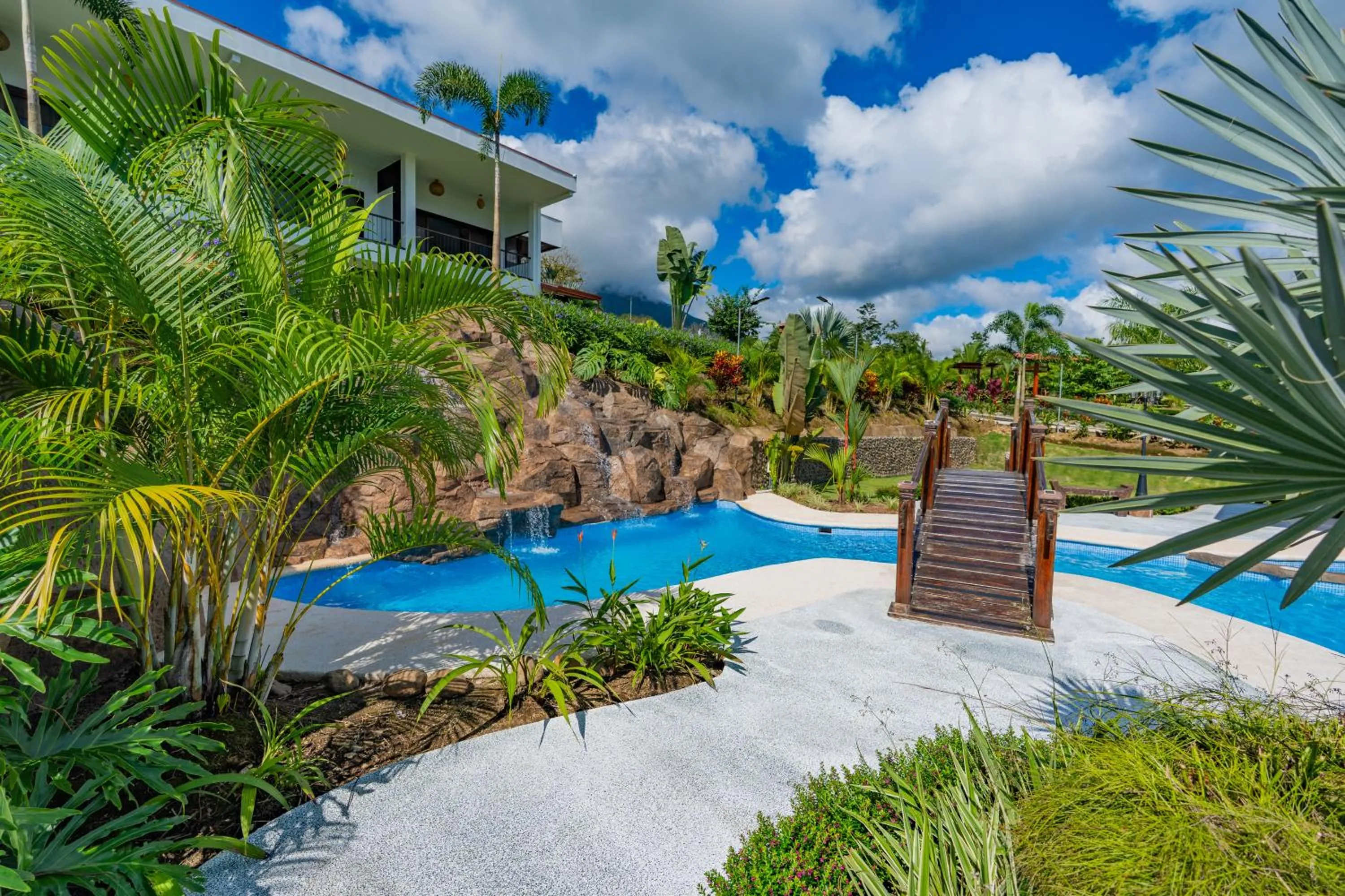 Swimming pool in Hotel Sanctuarium Adults Only