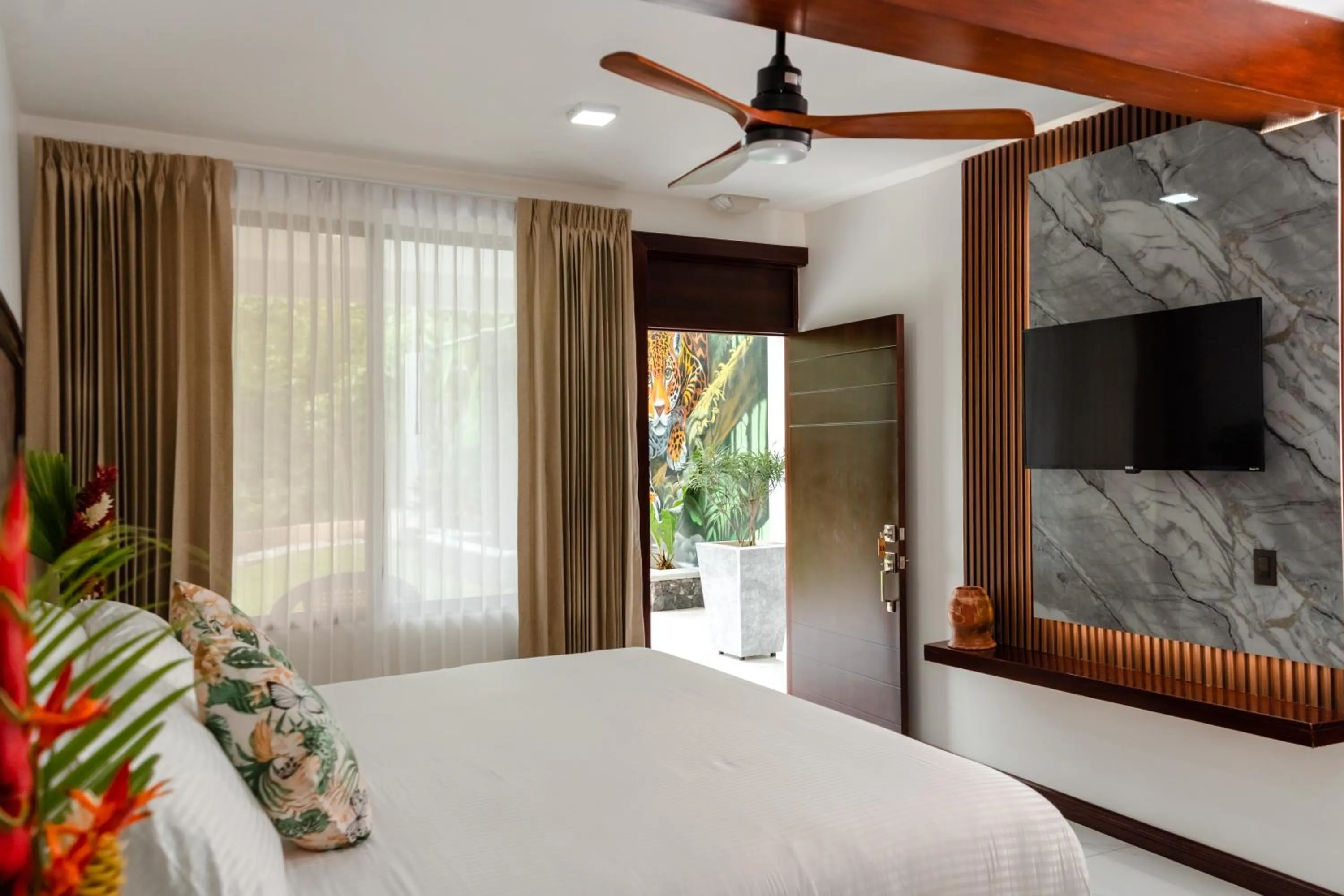 Bed in Hotel Sanctuarium Adults Only
