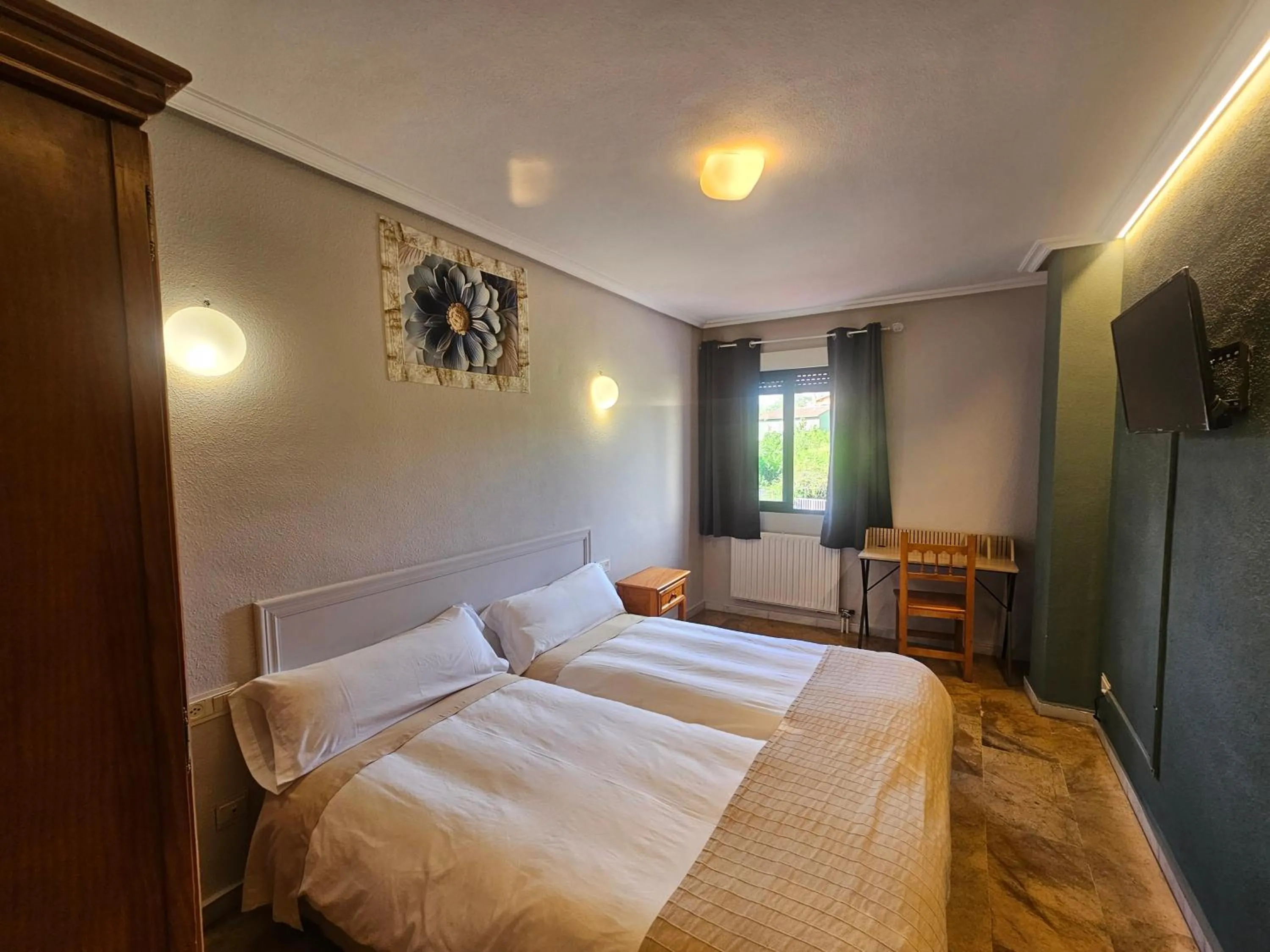Hostal Las Cavenes Del Cabaco