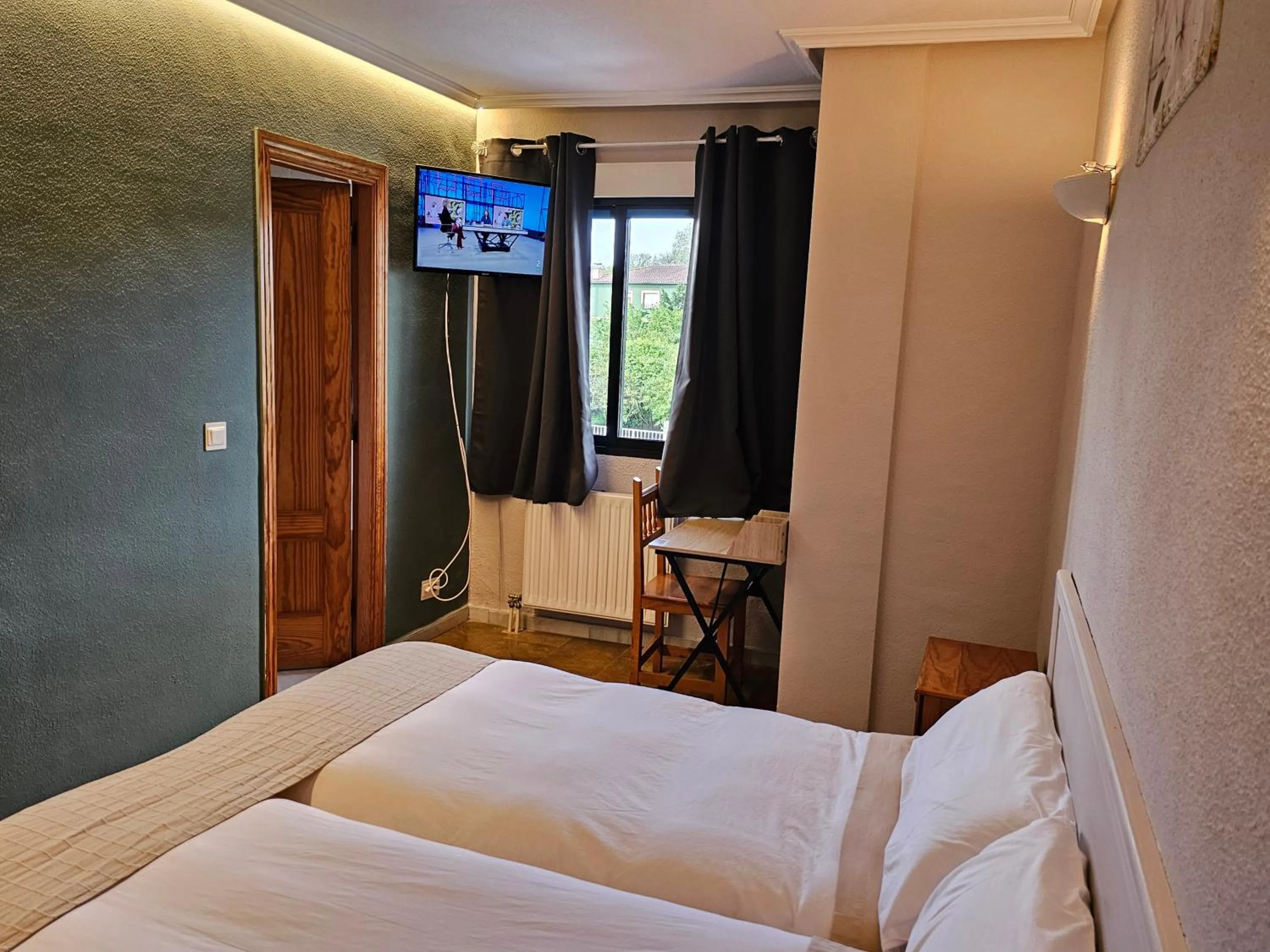 Hostal Las Cavenes Del Cabaco