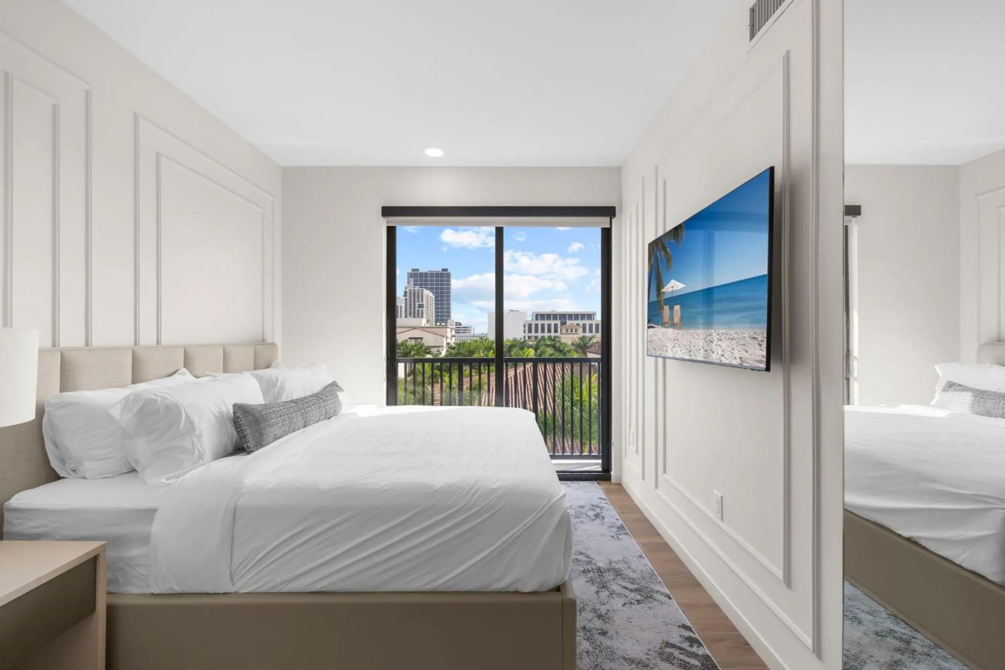 TV and multimedia, Bed in The Avenue Hotel Coral Gables
